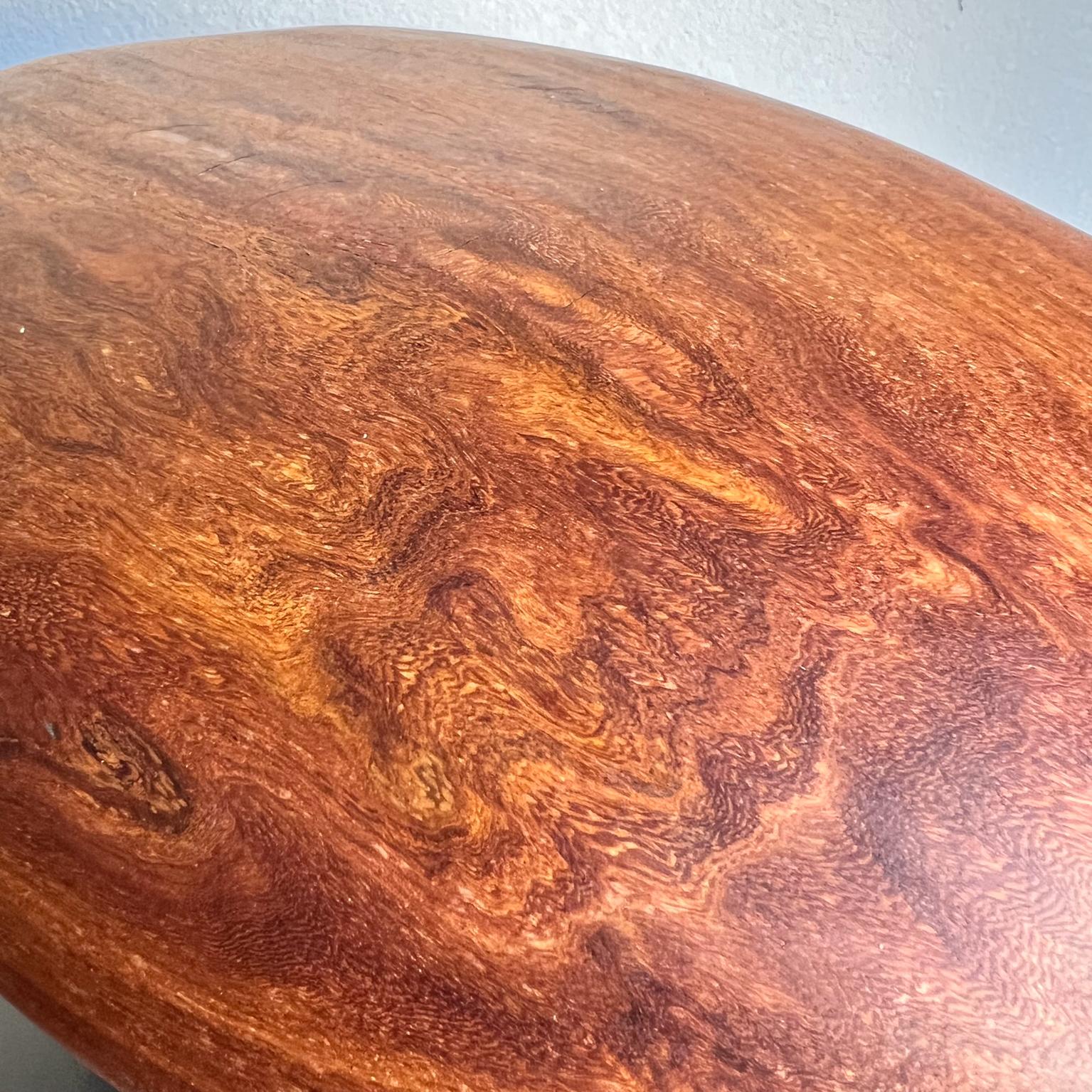 Moderne organische ovale Tischskulptur aus exotischem Holz, Kalifornien, Moderne im Angebot 3