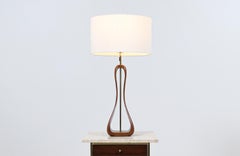 Fachmännisch restaurierte – Kalifornienische moderne Tischlampe im Pyramidenstil von Modeline of CA