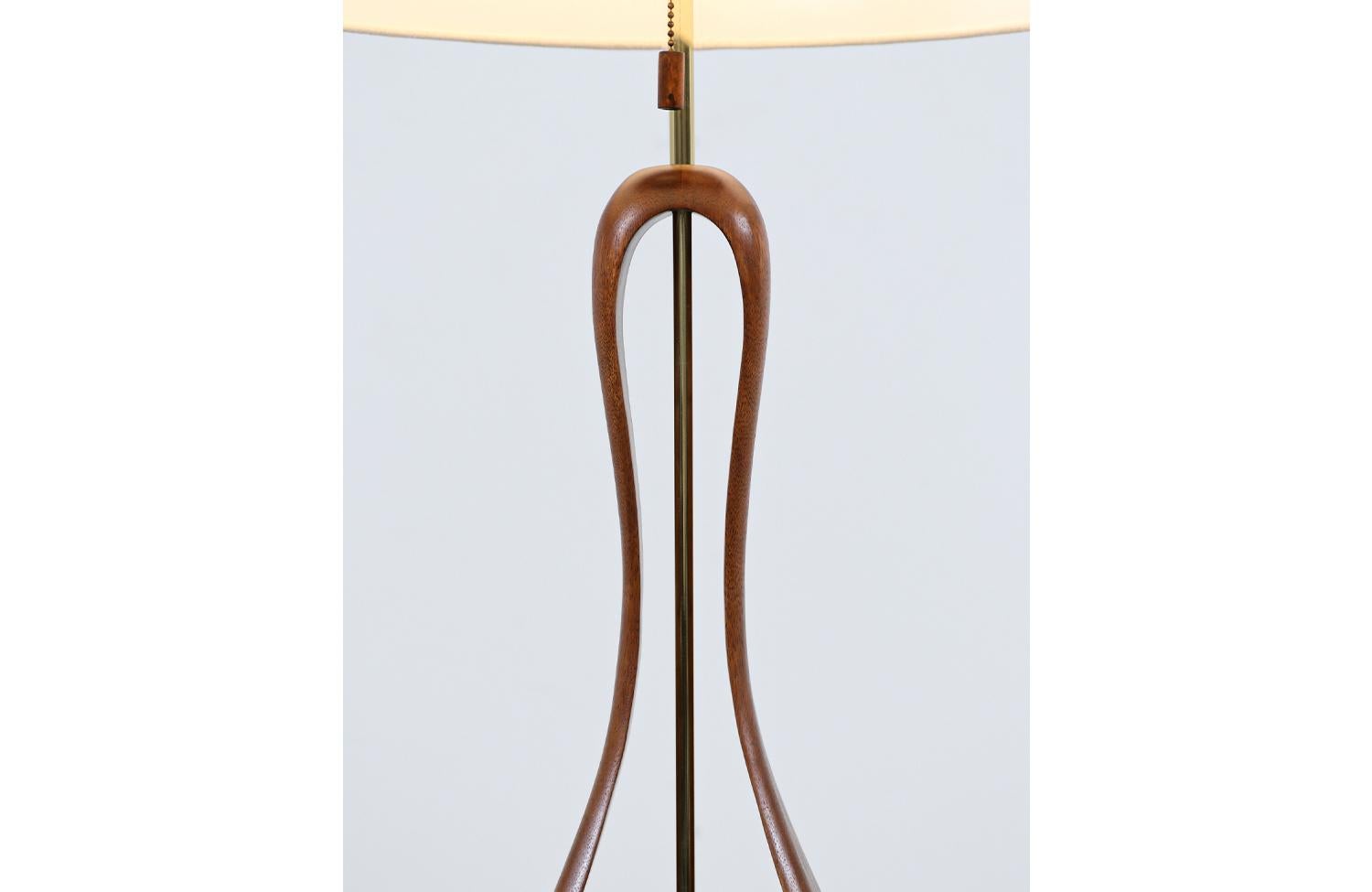 Expertly Restored - California Modern Pyramid Style Table Lamp by Modeline of CA For Sale 1