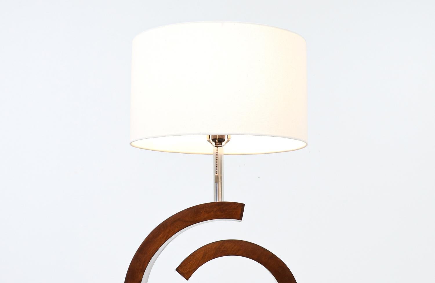 Poli Lampe de table moderne sculptée en forme de tourbillon, restaurée par Modeline of CA, Californie en vente