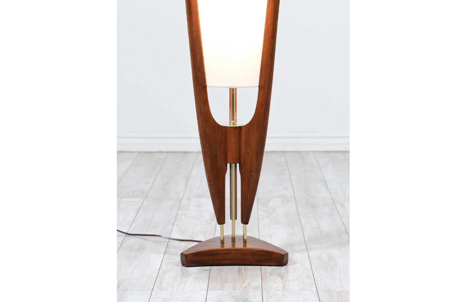California Modern Sculpted Walnut & Brass Lamp with New Linen Shade for Modeline In Excellent Condition In Los Angeles, CA