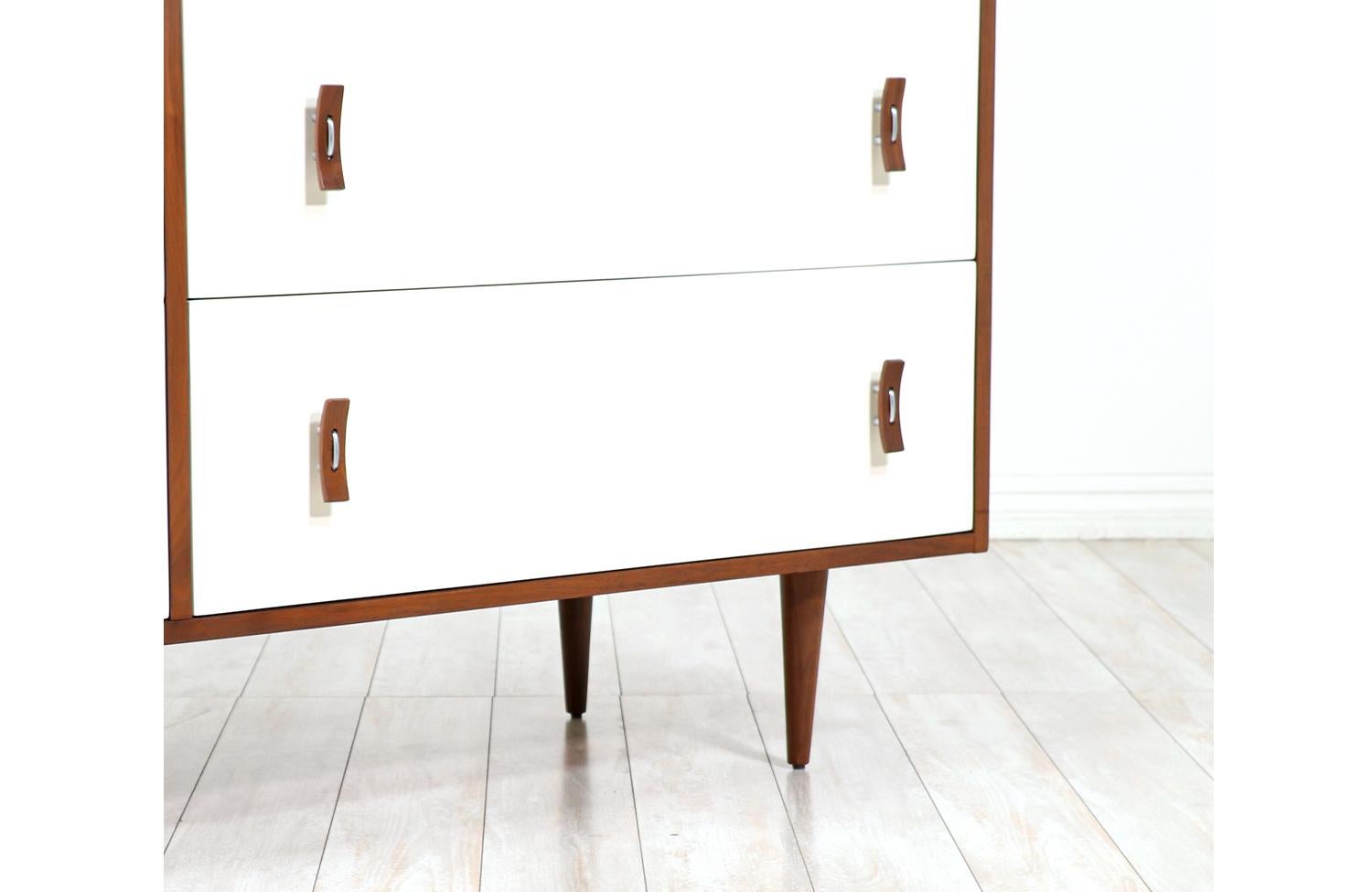 California Modern Two-Tone Lacquered Dresser by Stanley Young for Glenn of CA 2