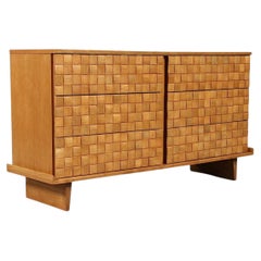 Restaurée avec soin - Commode de style « Basket Weave » (tressage en panier) de l'école moderniste californienne, par Paul Laszlo
