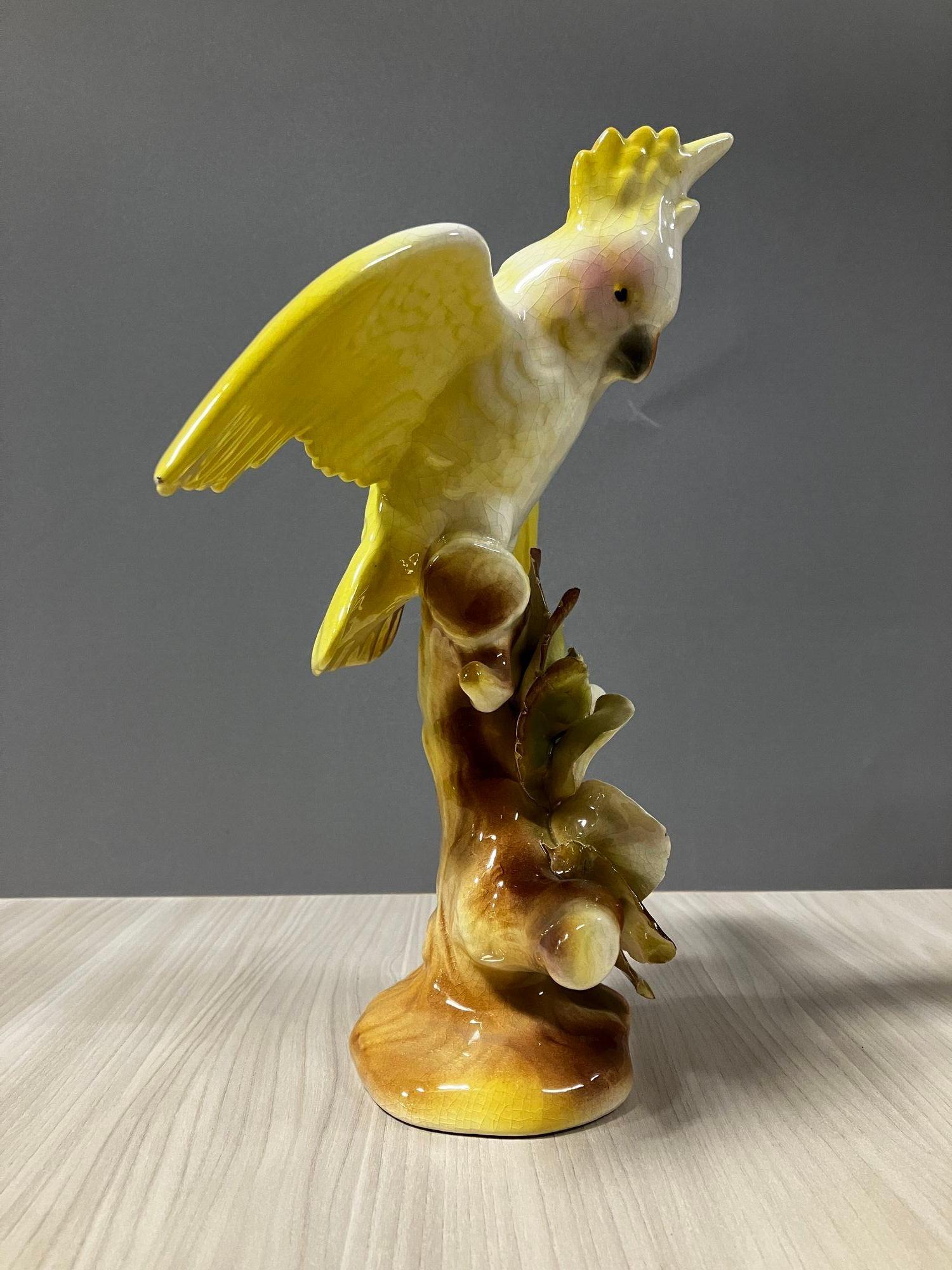 California Pottery Ceramic Tropical Cockatoo on Hibiscus Branch Statue In Excellent Condition For Sale In Van Nuys, CA