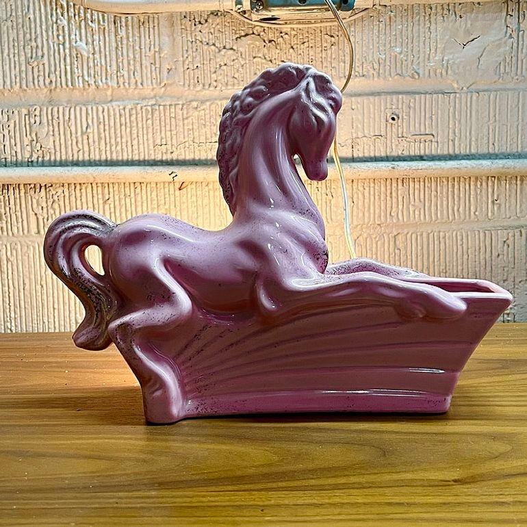 California Pottery Equestrian Stallion TV Lamp & Planter par Gilner Pottery Excellent état - En vente à Van Nuys, CA