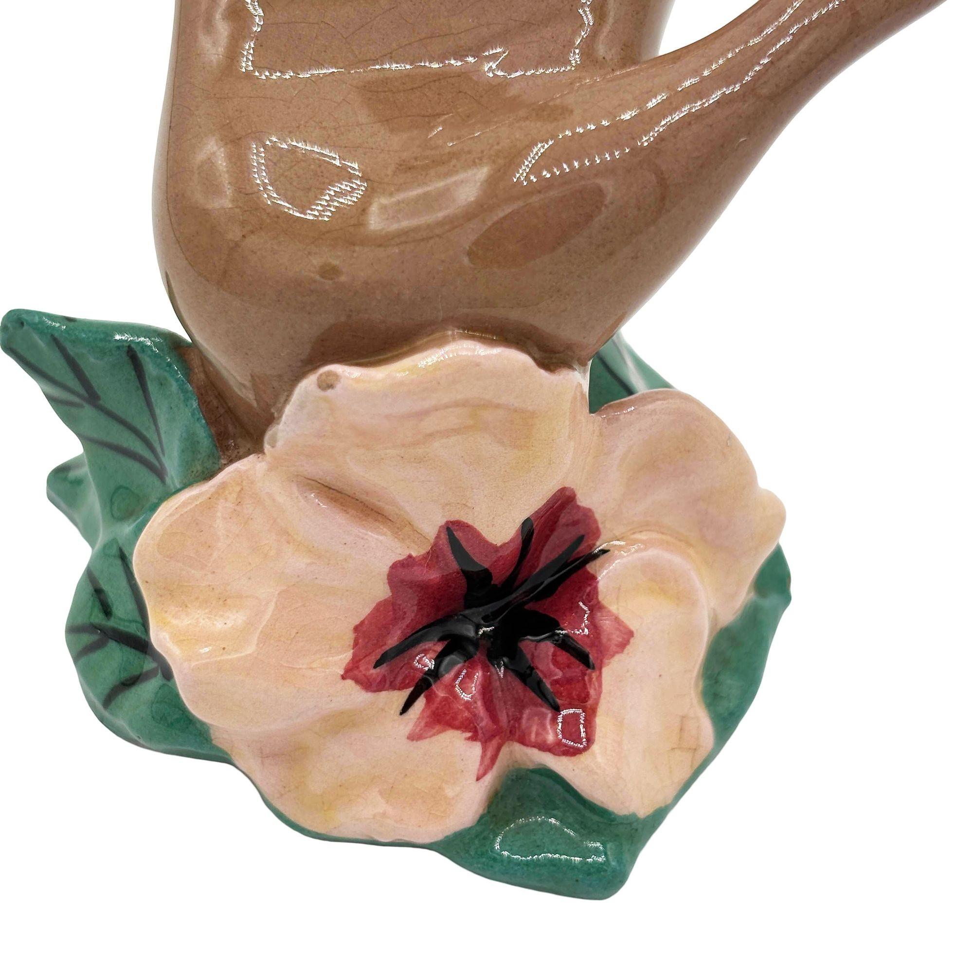 California Pottery Figurale Hand mit Magnolienblüte Ringhalter von Clemensons (amerikanisch) im Angebot