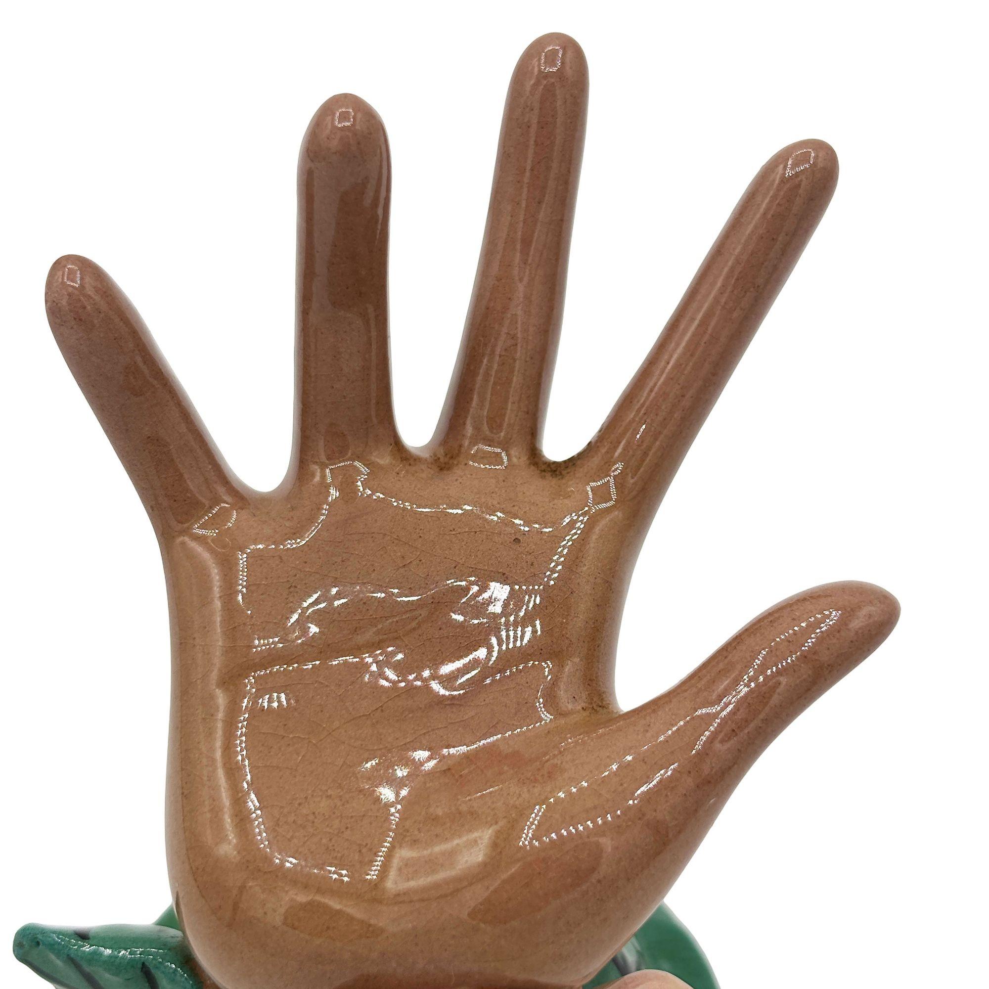 California Pottery Figurale Hand mit Magnolienblüte Ringhalter von Clemensons im Zustand „Hervorragend“ im Angebot in Van Nuys, CA