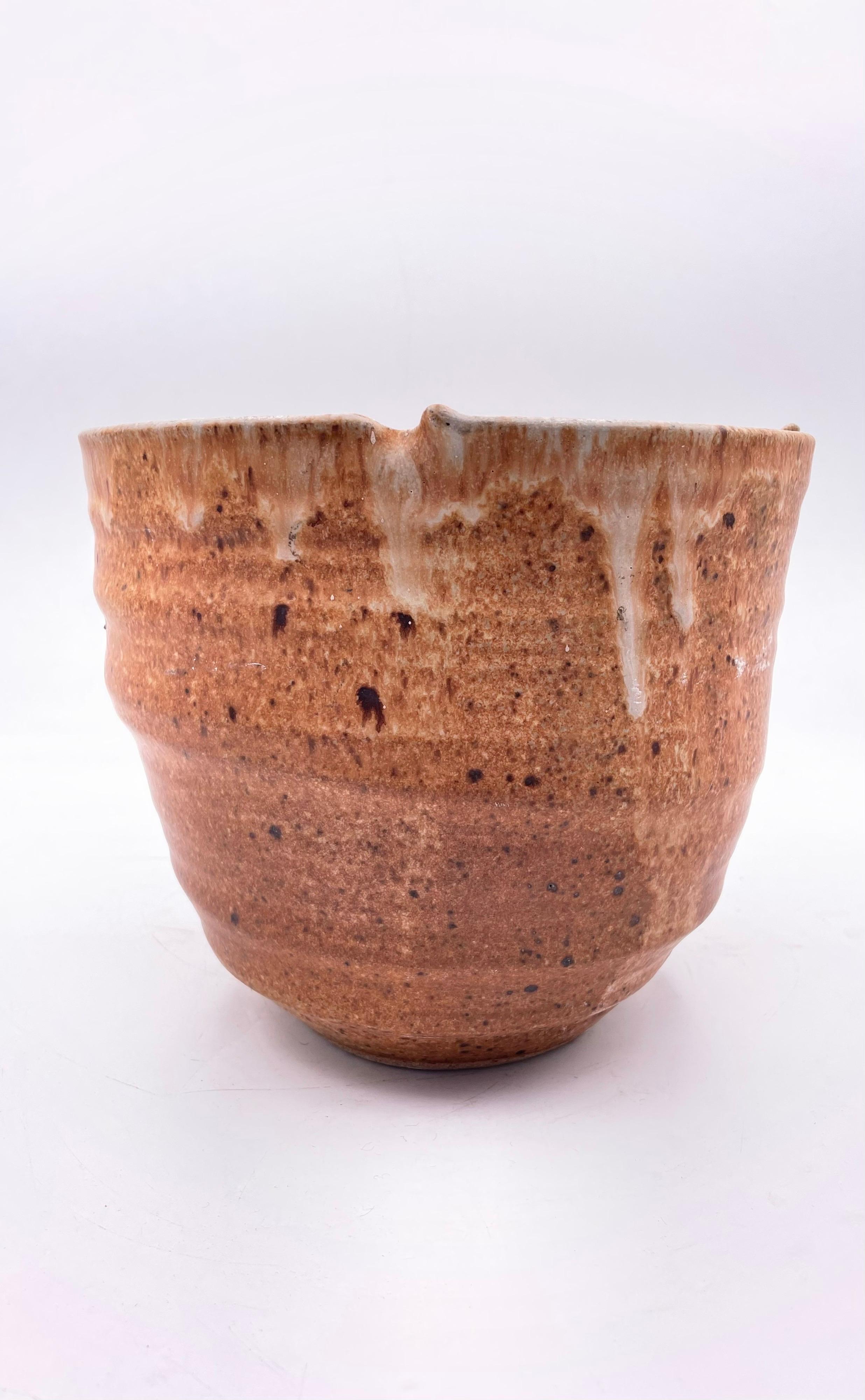 Beautiful hand-thrown planter signed and dated, California artist beautiful glaze and condition.