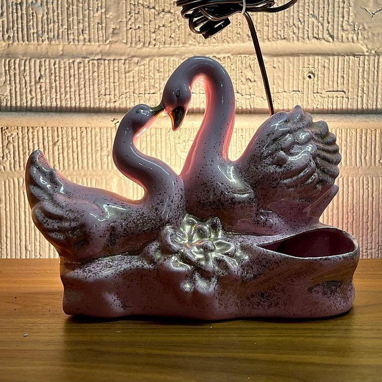 California Pottery Jardinière et lampe Swan Love TV par Royal Fleet Excellent état - En vente à Van Nuys, CA