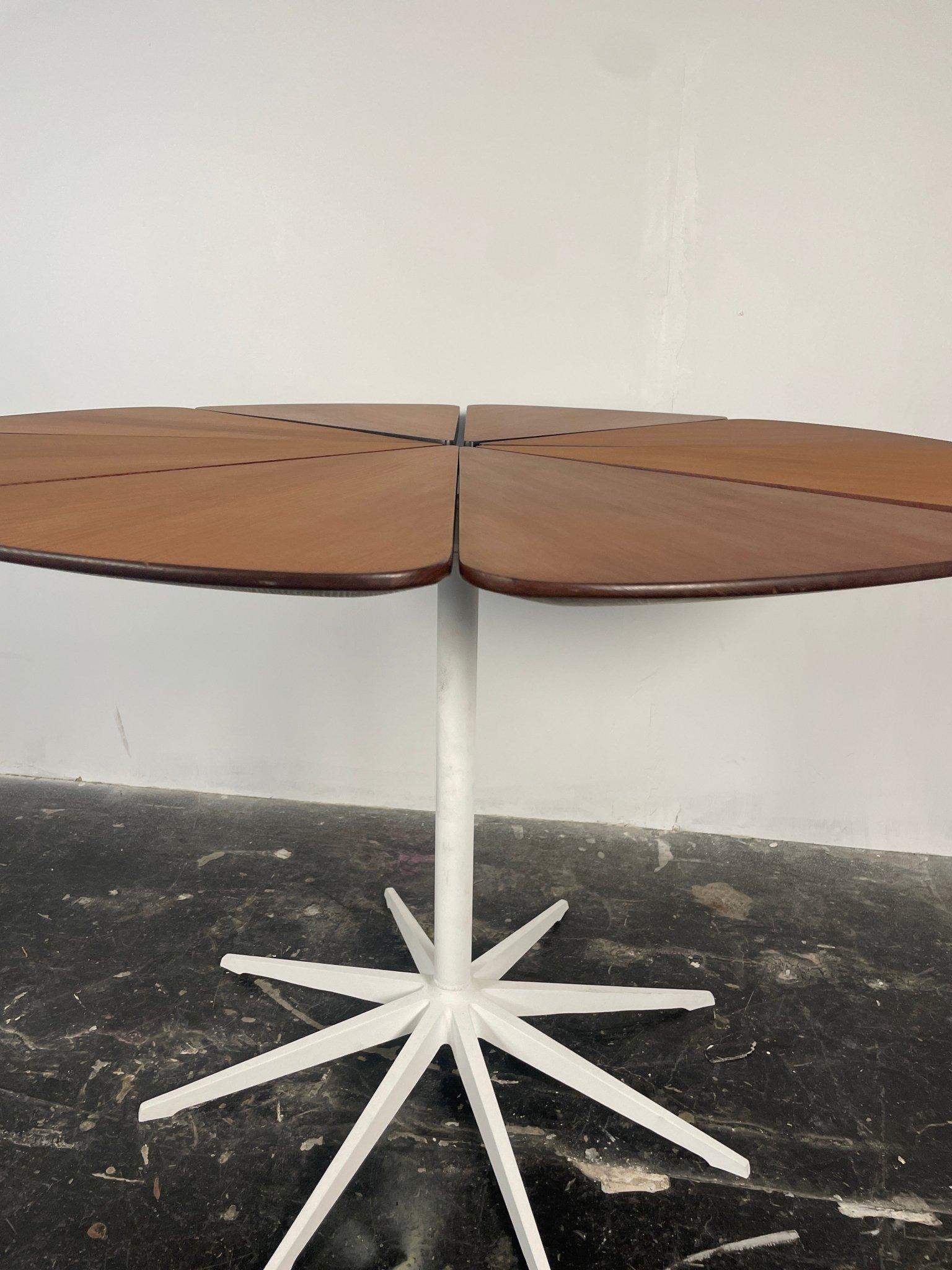 Milieu du XXe siècle Table de salle à manger Californie Petal de Richard Shultz pour Knoll en vente