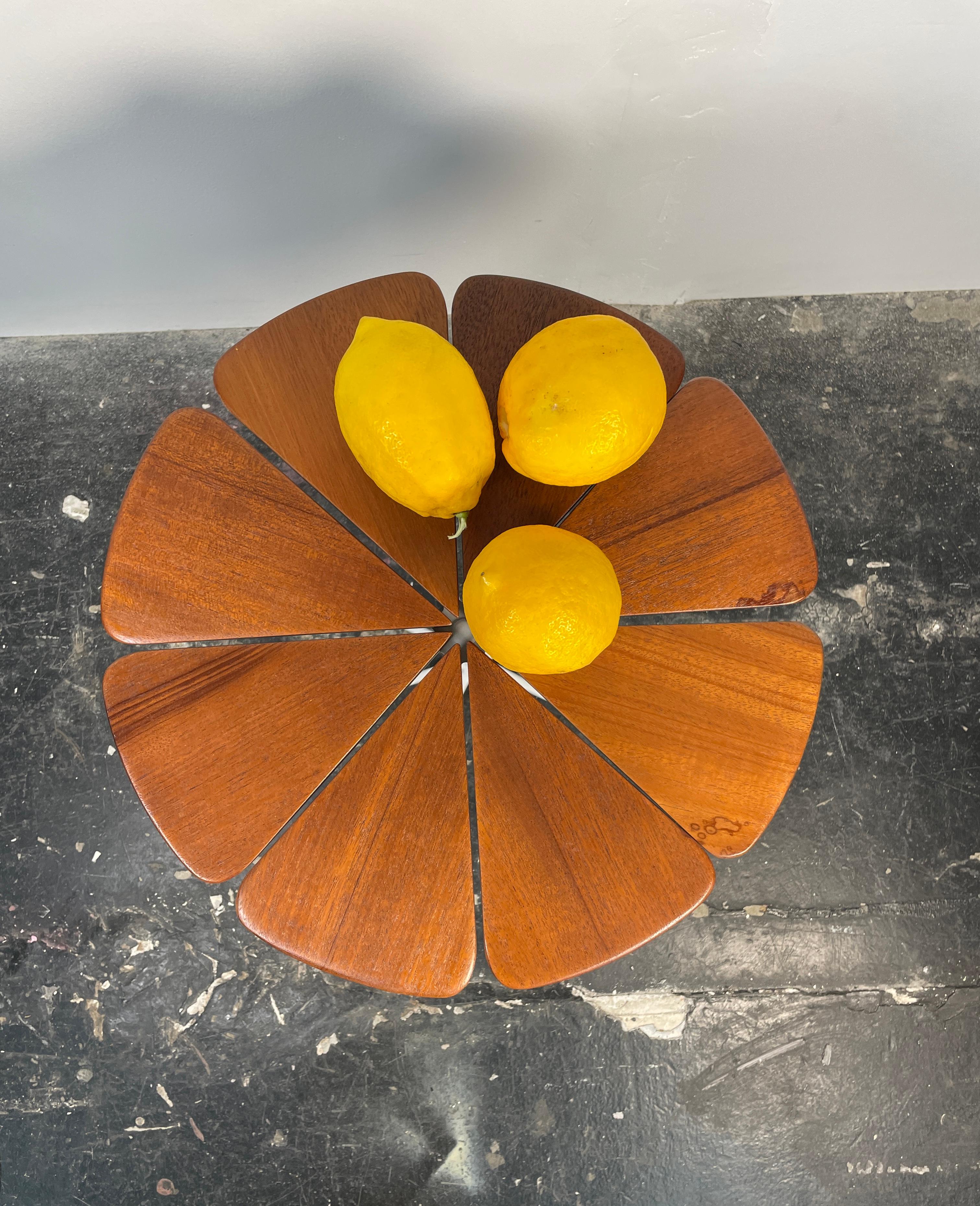 This is a rare vintage Petal table designed by Richard Shultz for Knoll in California Redwood. This is a vintage production dating from 1960s. This table is made of solid California old growth redwood beautiful and sure to be a conversation piece.