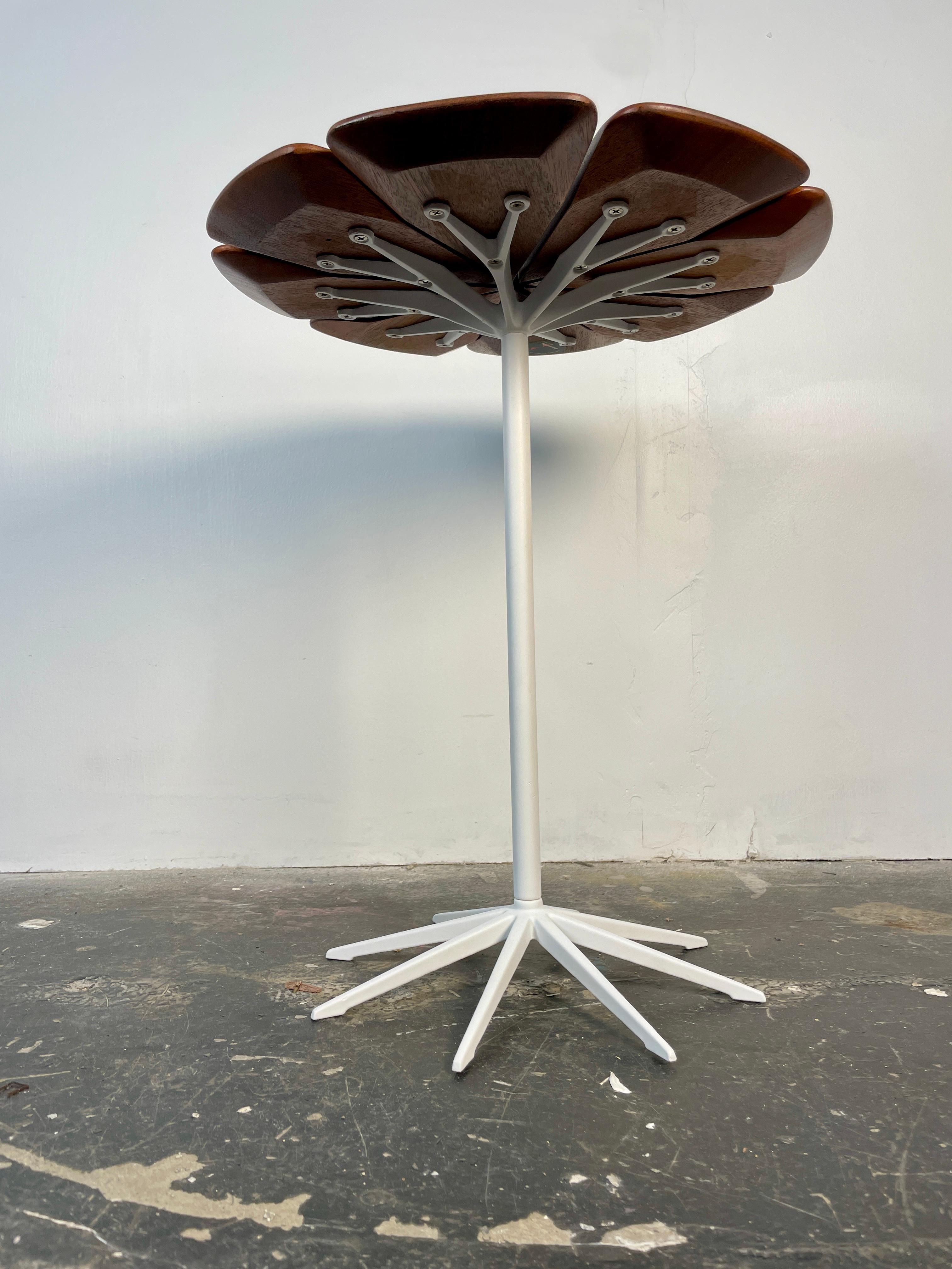 California Redwood Petal Side Table designed by Richard Shultz for Knoll In Good Condition In San Diego, CA