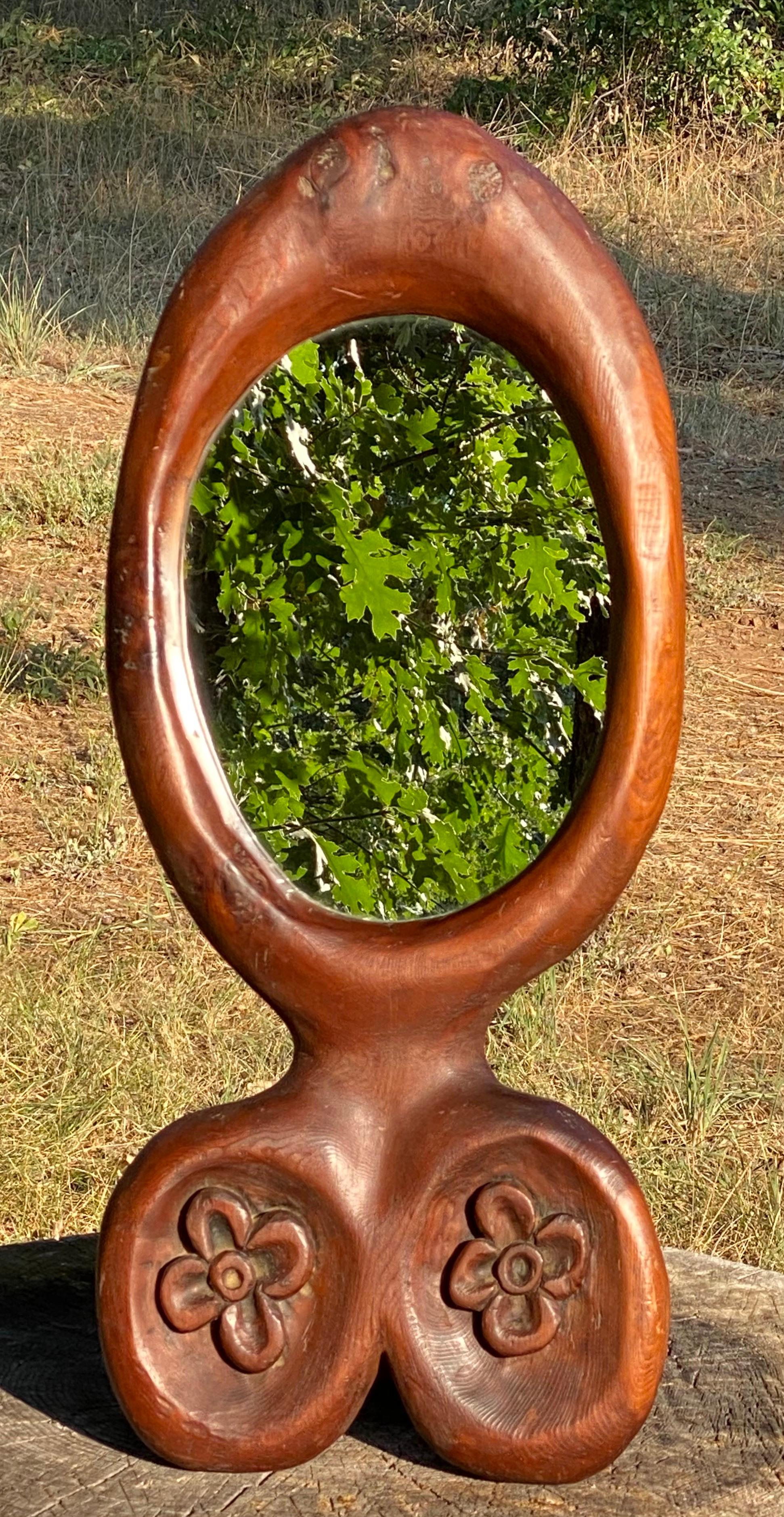 Américain Miroir de table en bois rouge sculpté de California Studio en vente