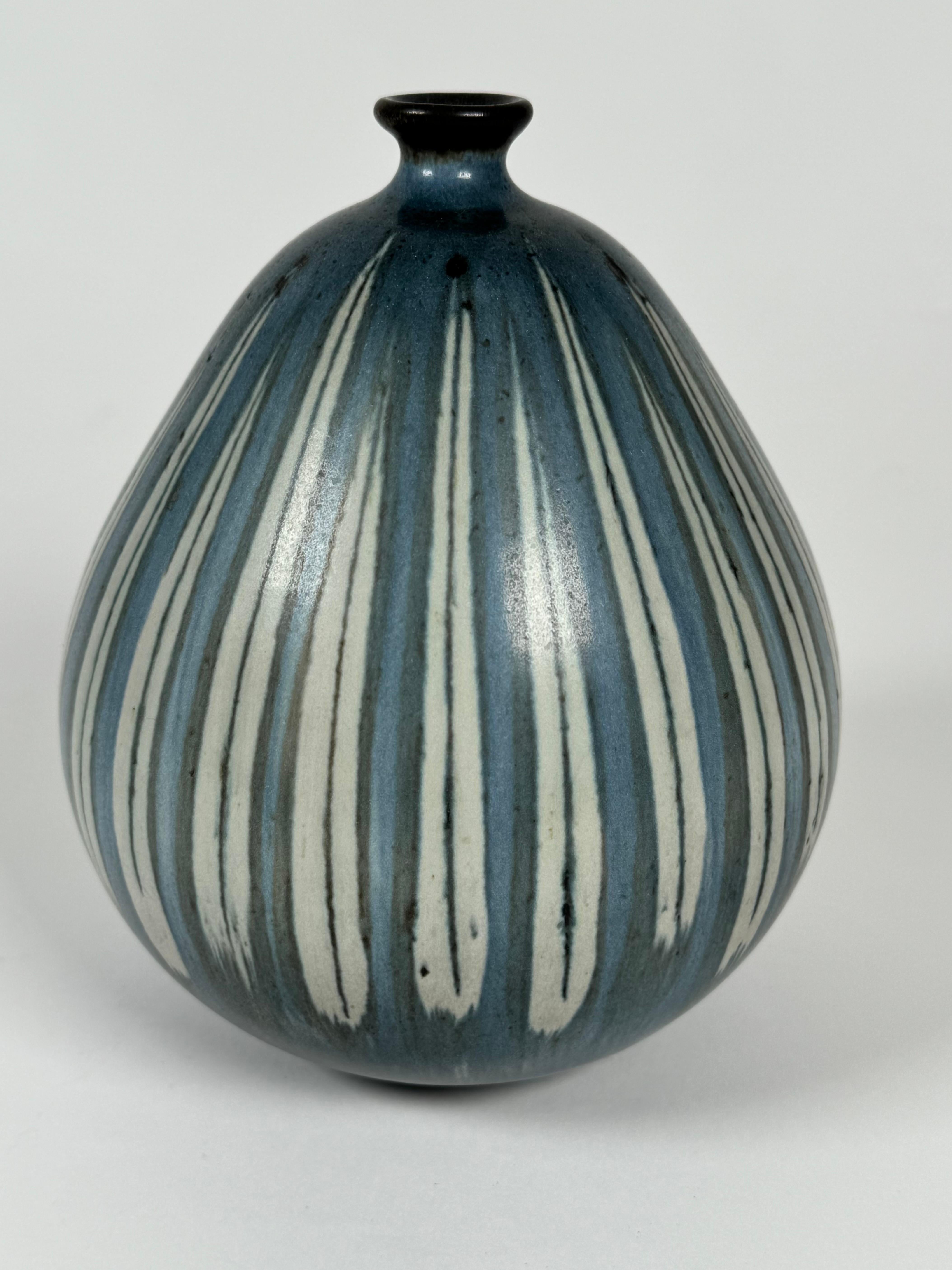 California Studio Ceramic Artist Rupert Deese Bulbous  Vase (1924-2010) In Excellent Condition For Sale In Oakland, CA
