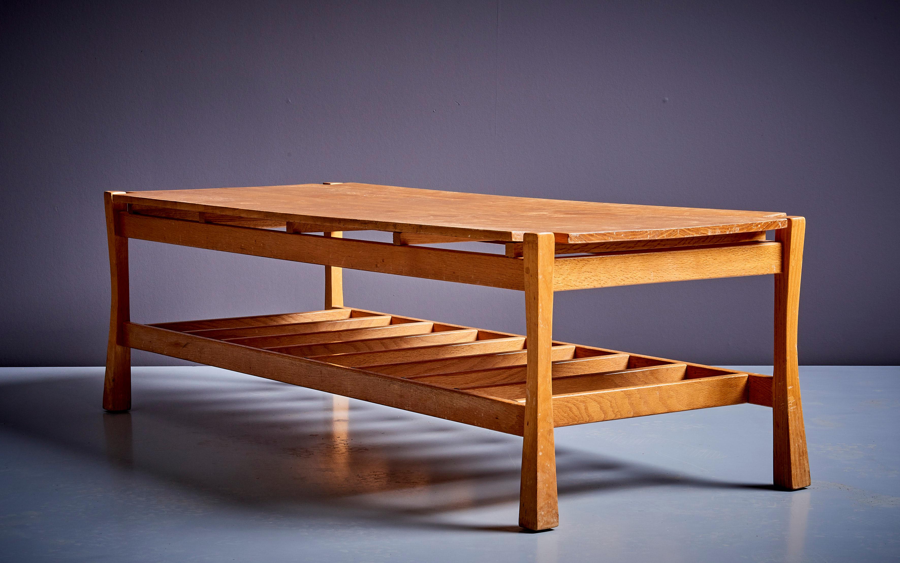 California Studio Craft rectangular Oak Coffee Table, USA  For Sale 3