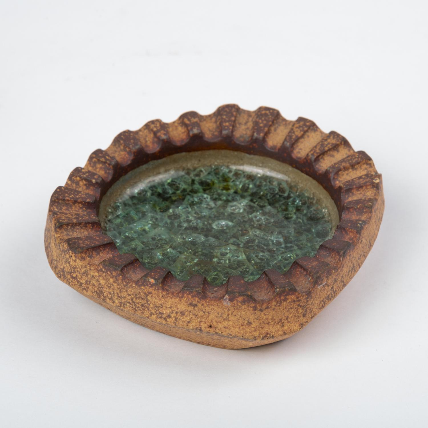 California Studio Pottery Ashtray by Robert Maxwell In Excellent Condition In Los Angeles, CA