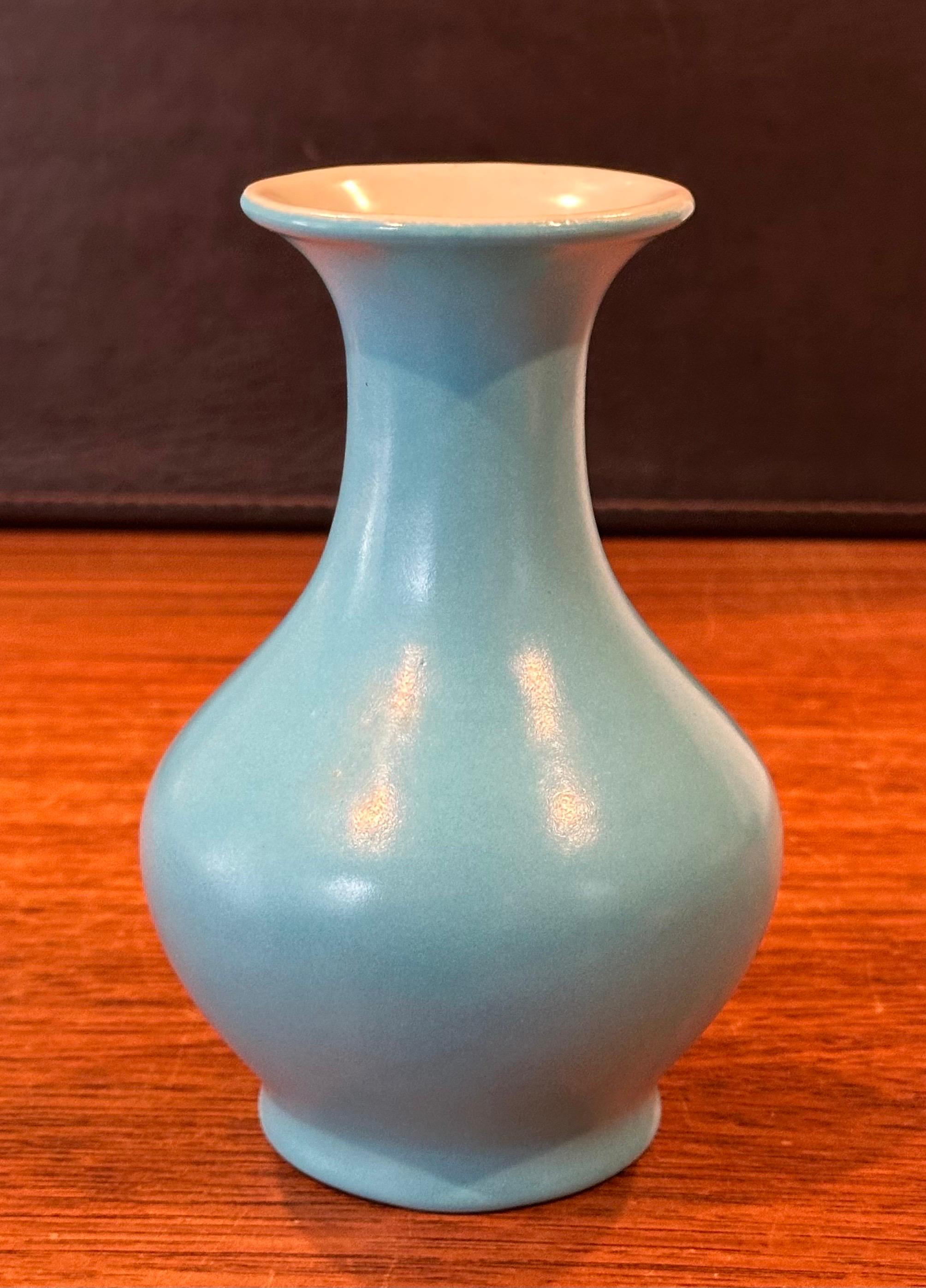 Studio Pottery California Vaso bianco e blu di Catalina Pottery In condizioni buone in vendita a San Diego, CA