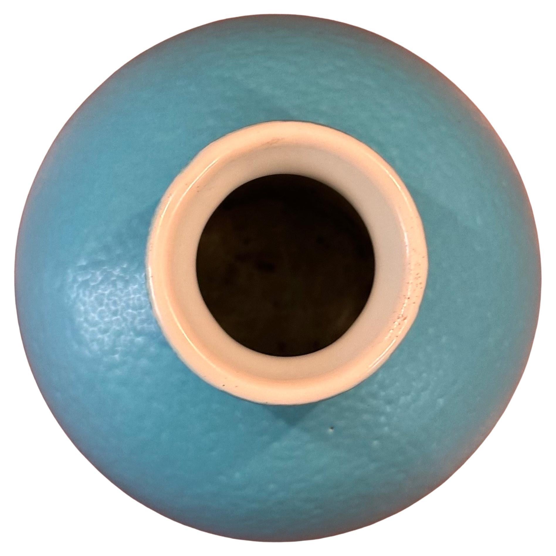 A very nice vintage California studio pottery ceramic vase in the style of Catalina Pottery, circa 1950s. Great look and form on this gorgeous robin egg blue and white vessel. The piece is in very good vintage condition with no chips or cracks and