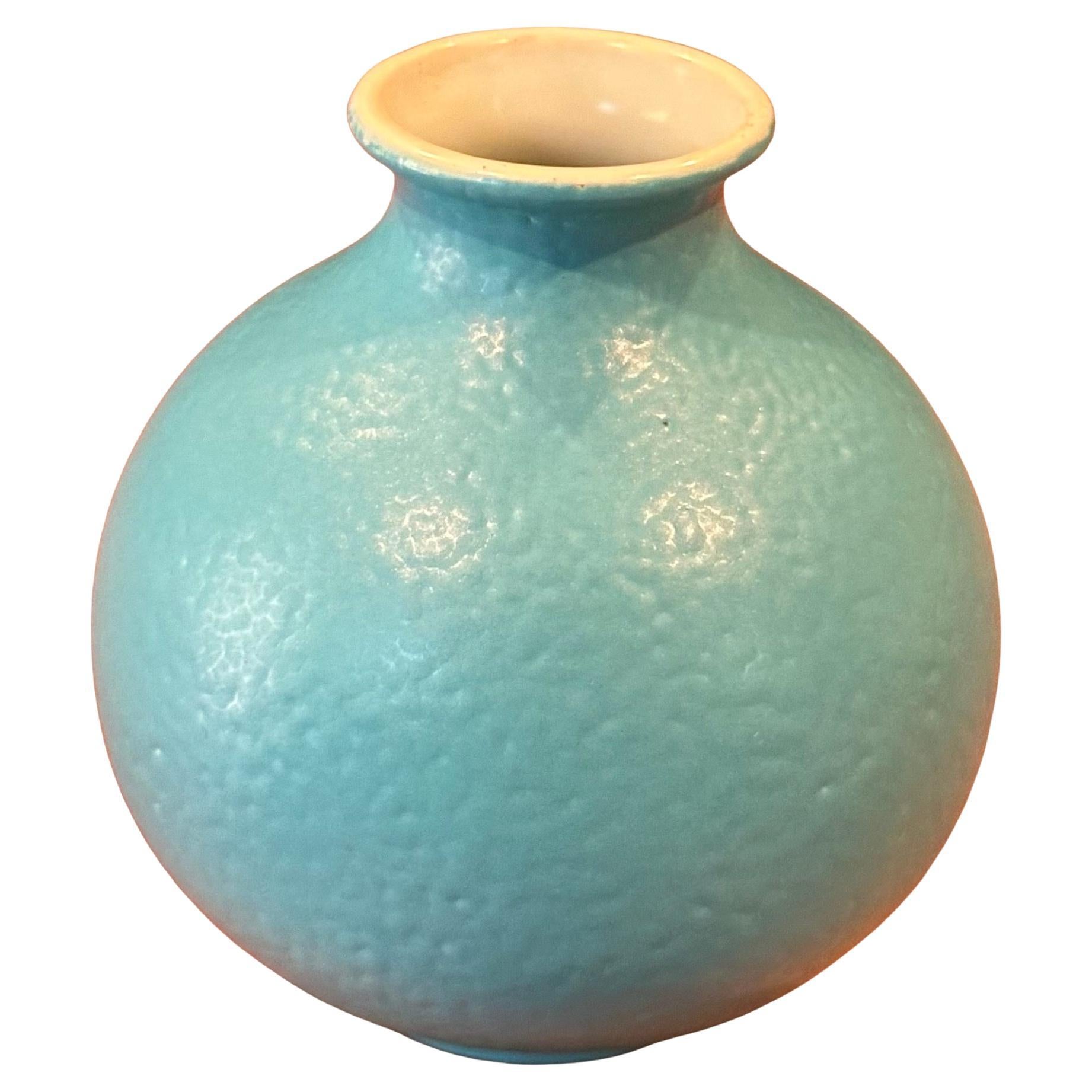 California Studio Pottery Blue and White Vase in the Style of Catalina Pottery For Sale 1
