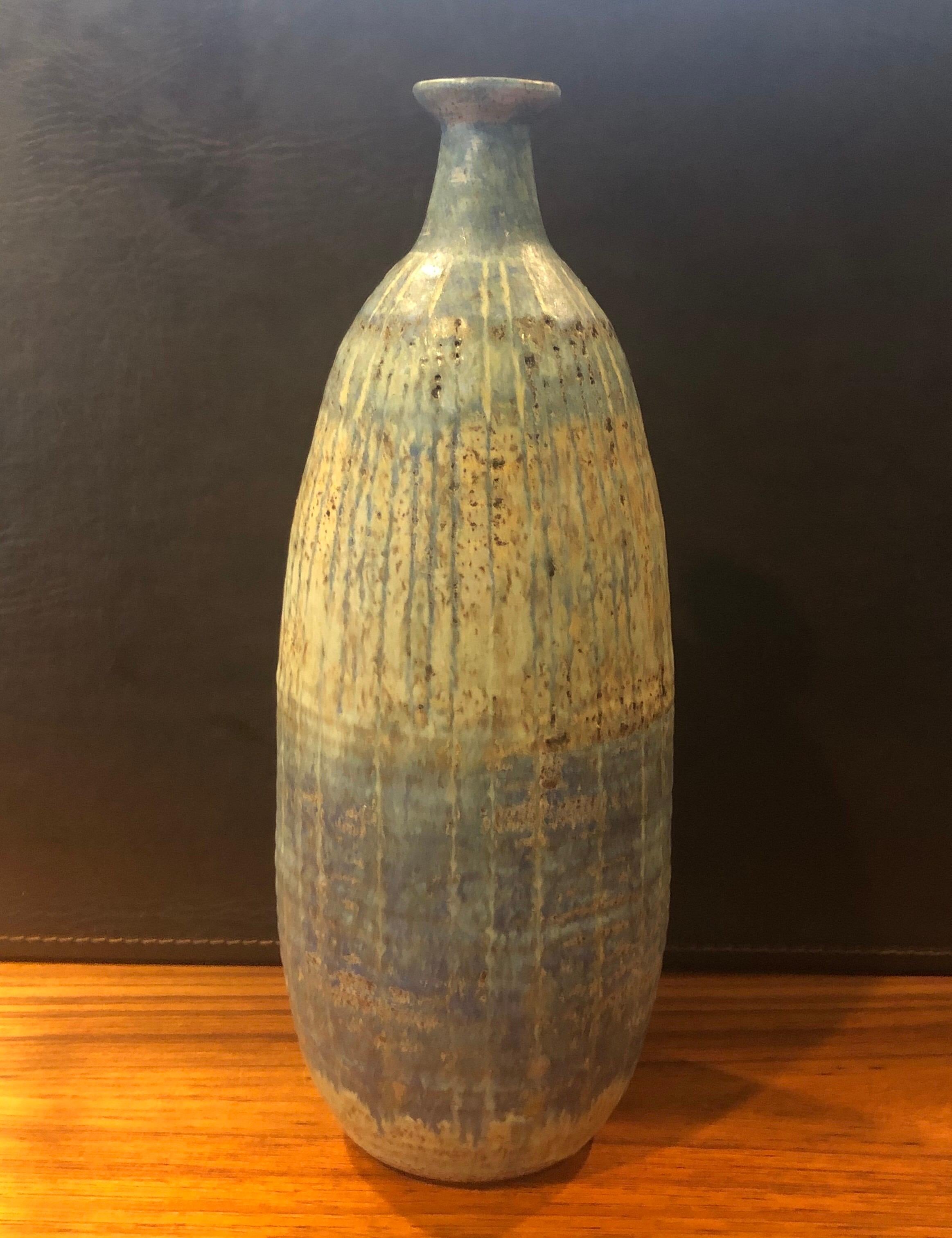California Studio Pottery Ceramic Vase by Helen Noel Shagam In Good Condition In San Diego, CA