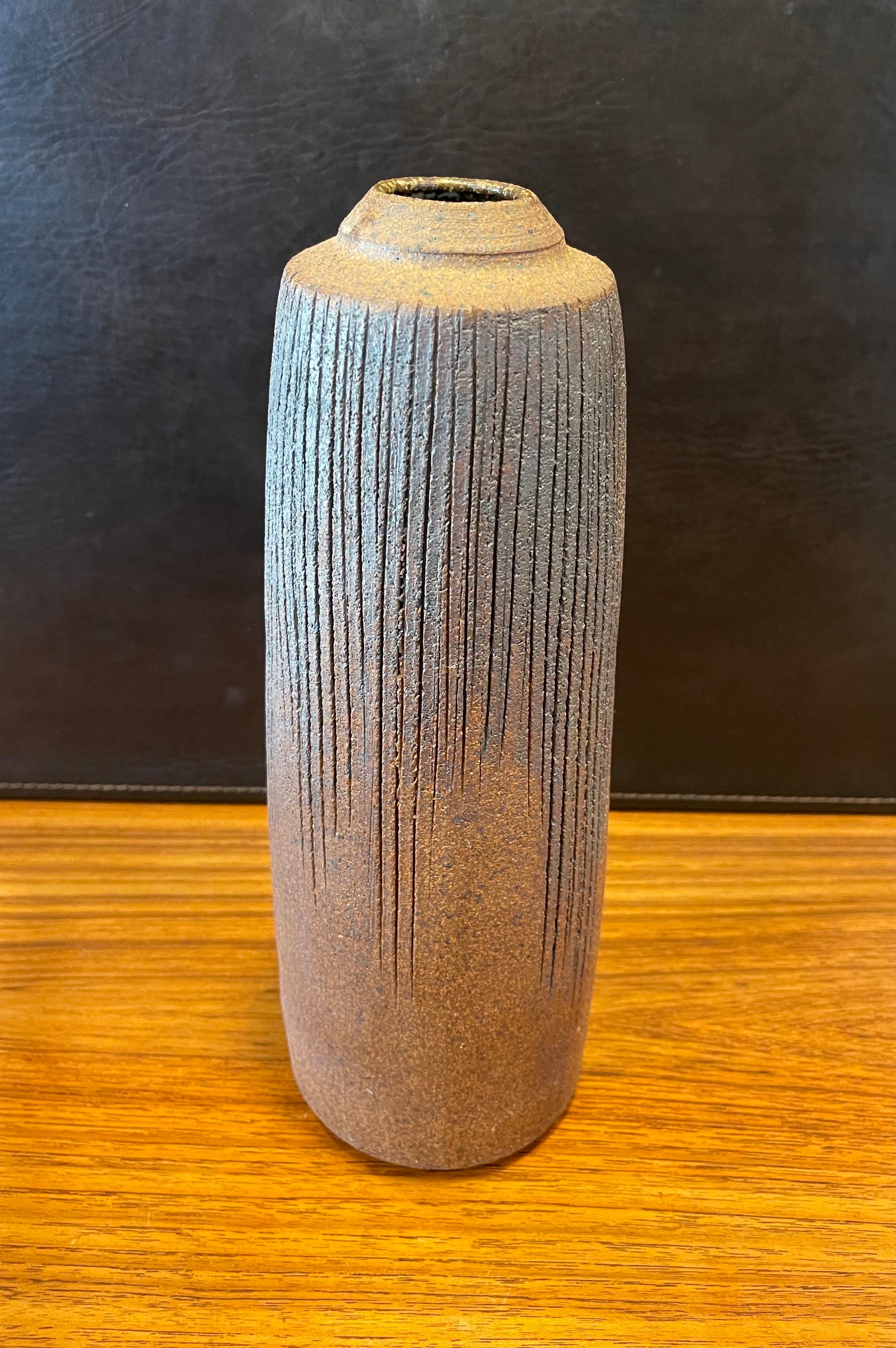 California Studio Pottery Earthenware Vase In Good Condition For Sale In San Diego, CA