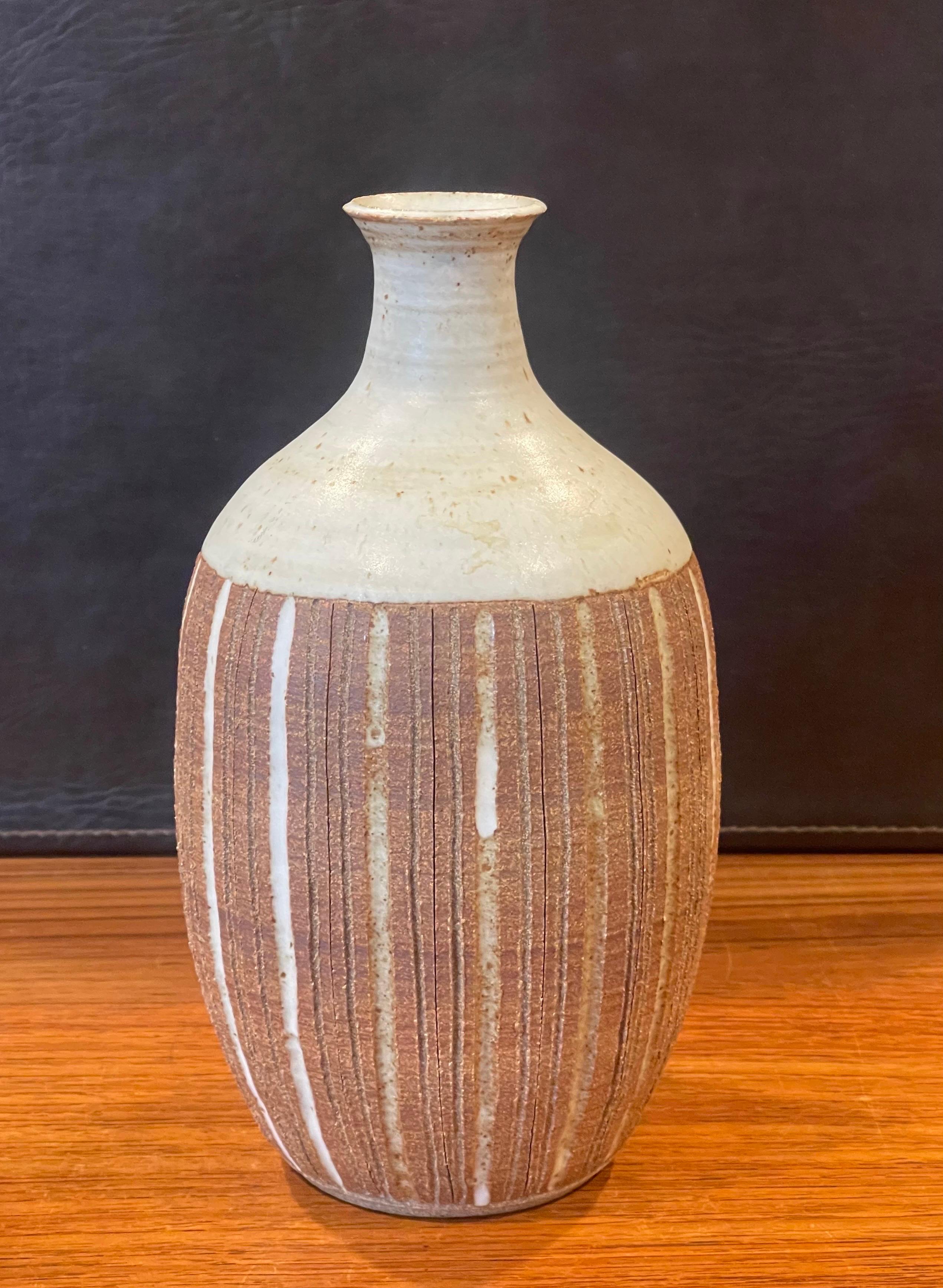 Mid-Century Modern Vase en grès California Studio Pottery de Barbara Moorefield en vente