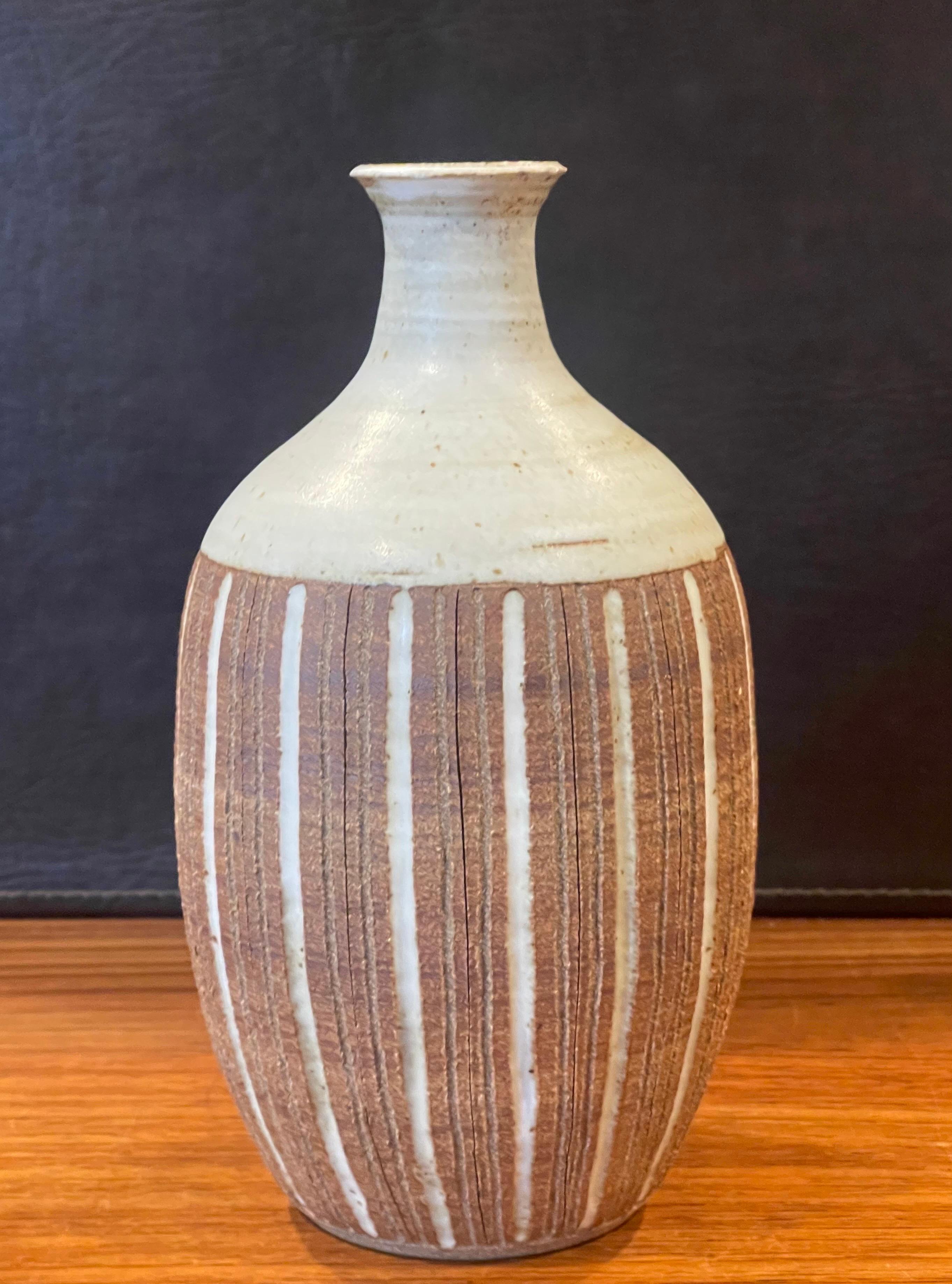 Vase en grès California Studio Pottery de Barbara Moorefield Bon état - En vente à San Diego, CA