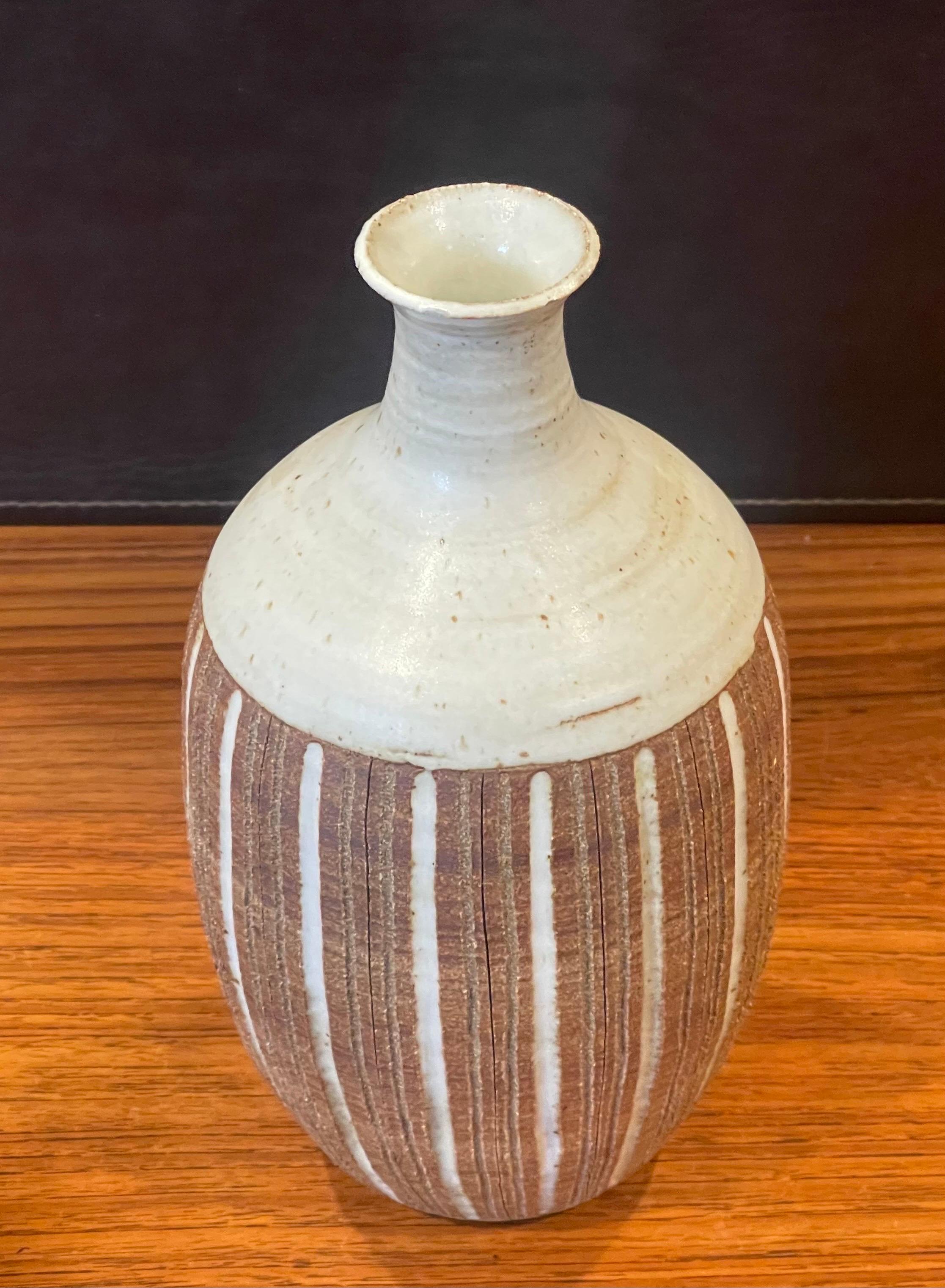 California Studio Pottery Stoneware Vase by Barbara Moorefield In Good Condition For Sale In San Diego, CA