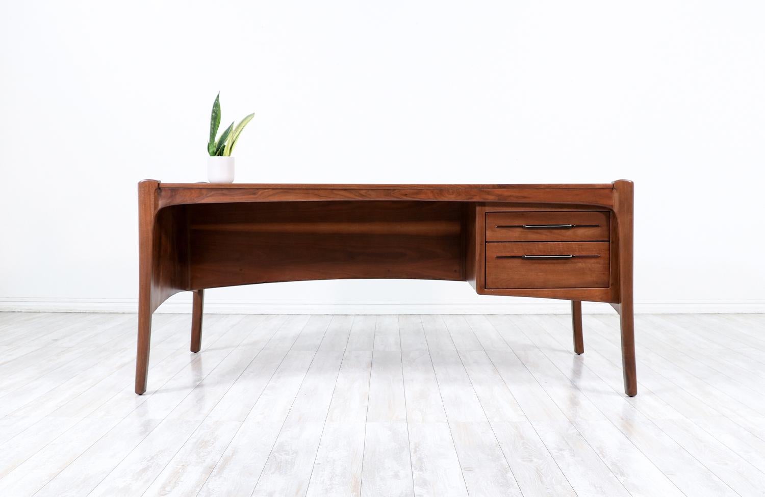 Mid-Century Modern California Studio Sculpted Walnut Executive Desk by Anthony Khan For Sale