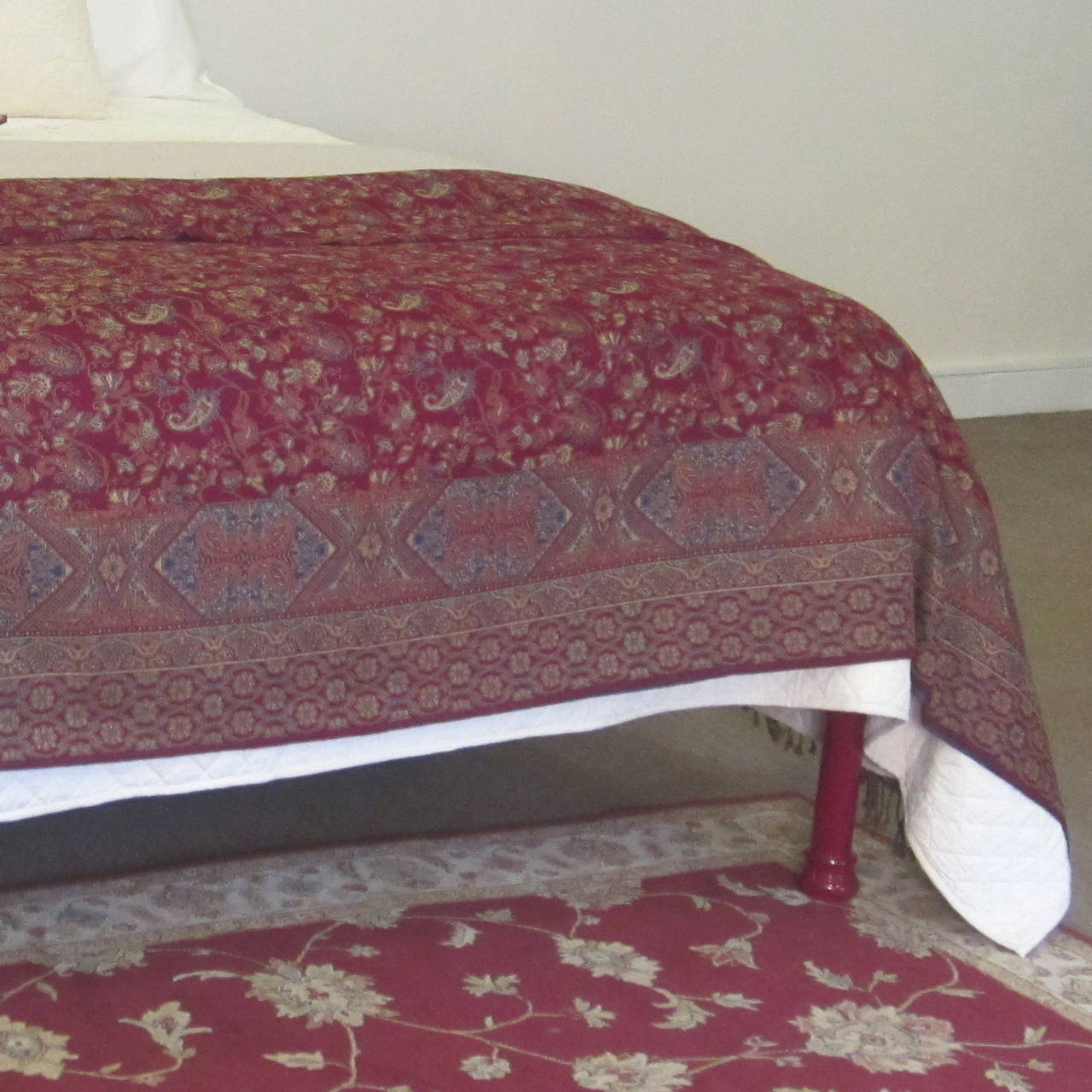 Californian King Bespoke Bed In Excellent Condition In Wrexham, GB