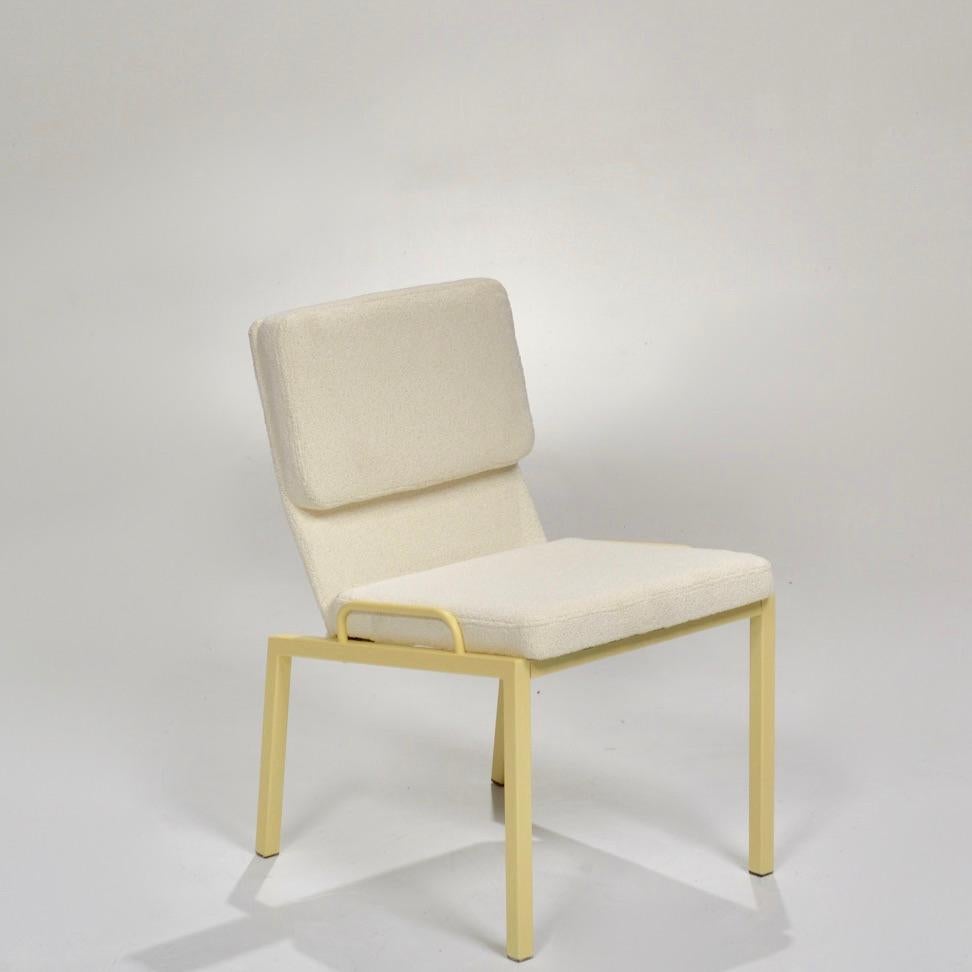 Californian Modern Dining Chairs in White Boucle Upholstery In Good Condition For Sale In Los Angeles, CA