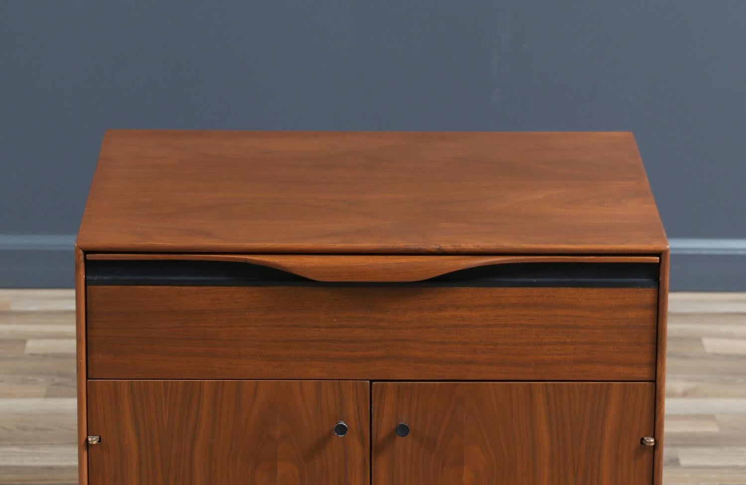 Californian Modernist Walnut Night Stands by John Kapel 3