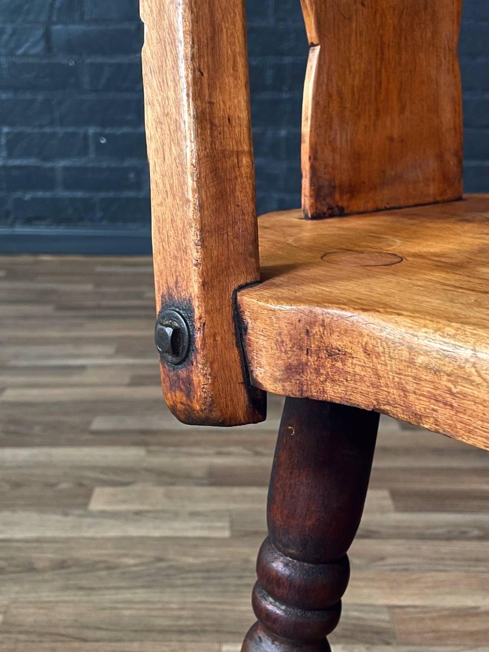 Chaise d'appoint californienne Monterey Spanish Revival en érable avec pieds tournés en vente 1