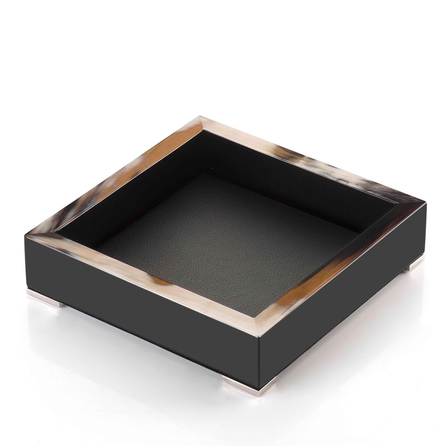 Set up a stylish spot for your keys, cards and other trinkets with Calipso catch-all tray. Sitting atop four tiny feet in chromed brass, this elegant vide-poche is handcrafted from wood with lacquered black gloss finish. The understated design is