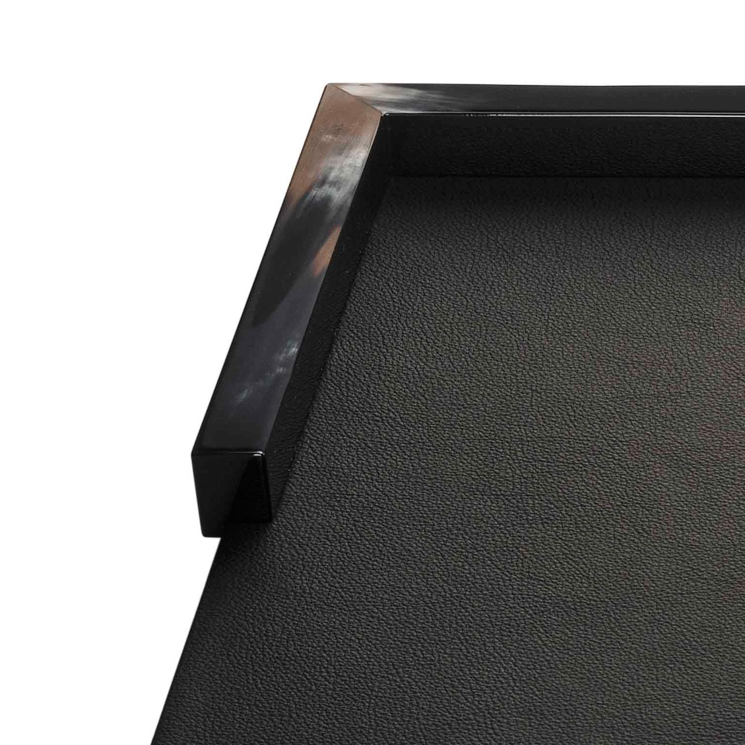 Calipso Desk Blotter in Black Leather with Corno Italiano Detailing, Mod. 5300s In New Condition For Sale In Recanati, Macerata