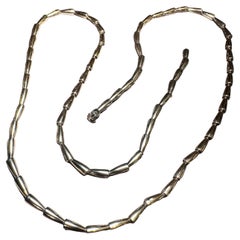 Calla collection necklace in 18k gold by Vhernier