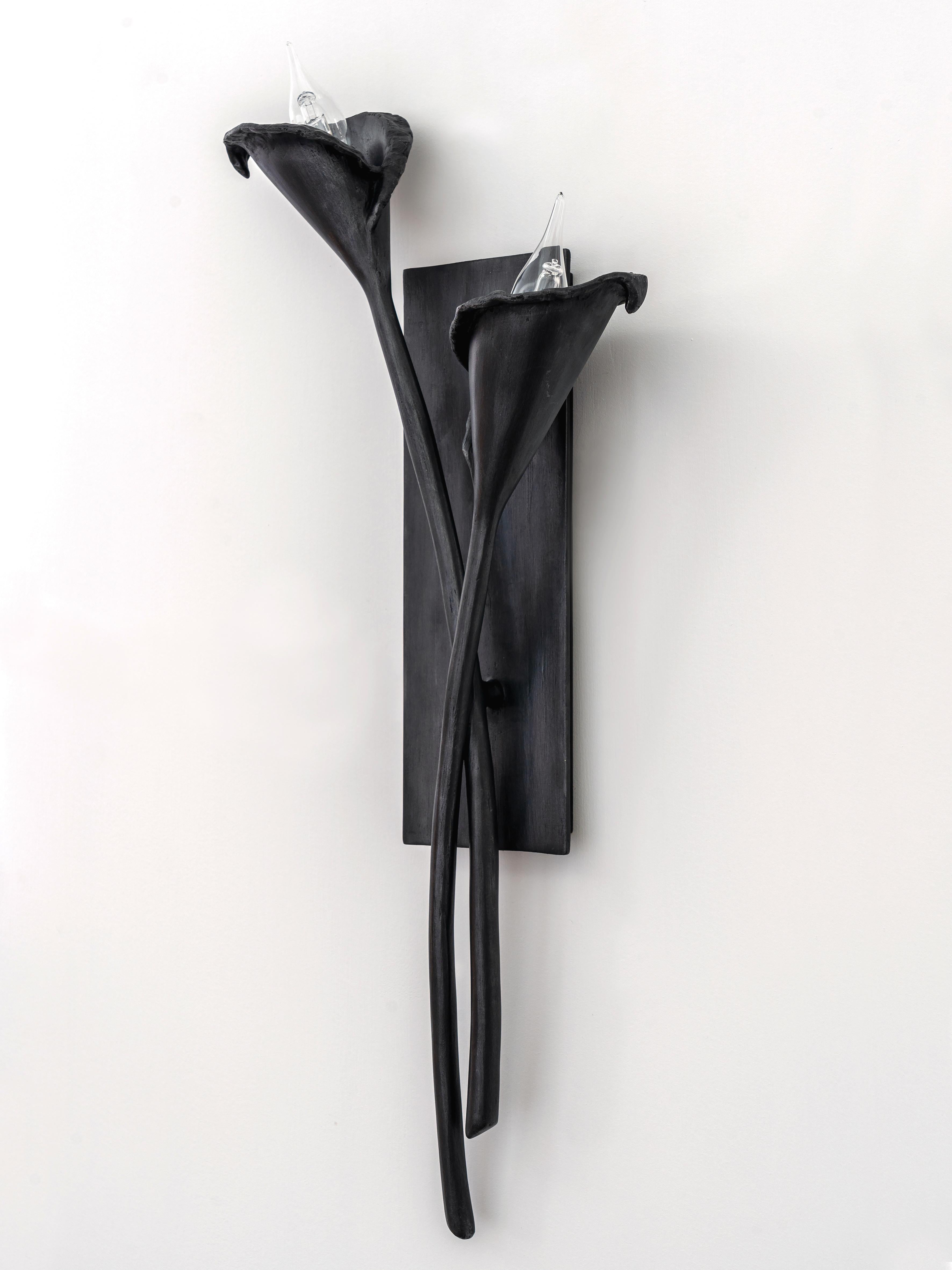 Aplique de pared contemporáneo Calla Lily de yeso negro by Benediko, pareja Moderno orgánico en venta