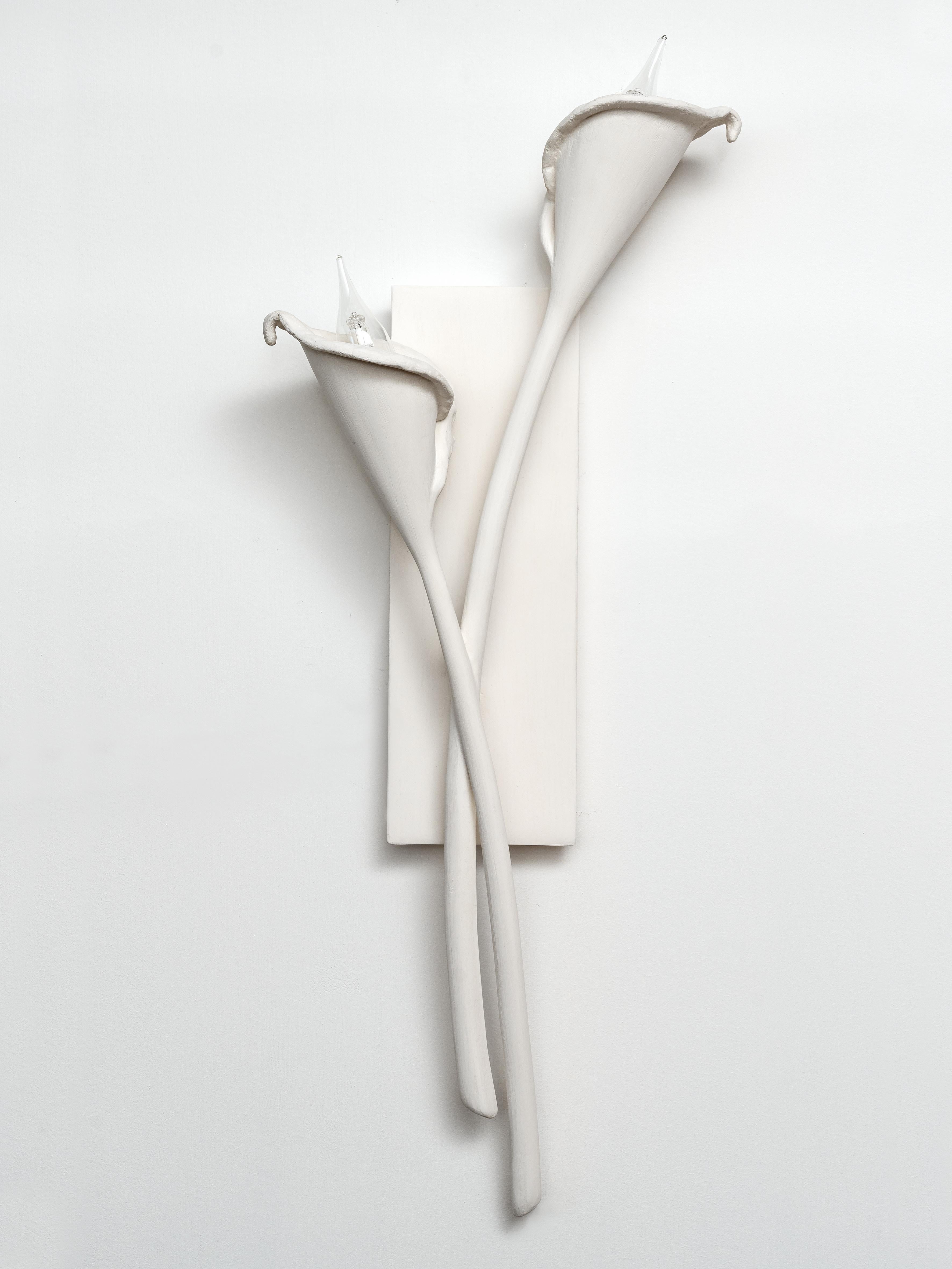 Aplique de pared contemporáneo Calla Lily de yeso negro by Benediko, pareja Hecho a mano en venta