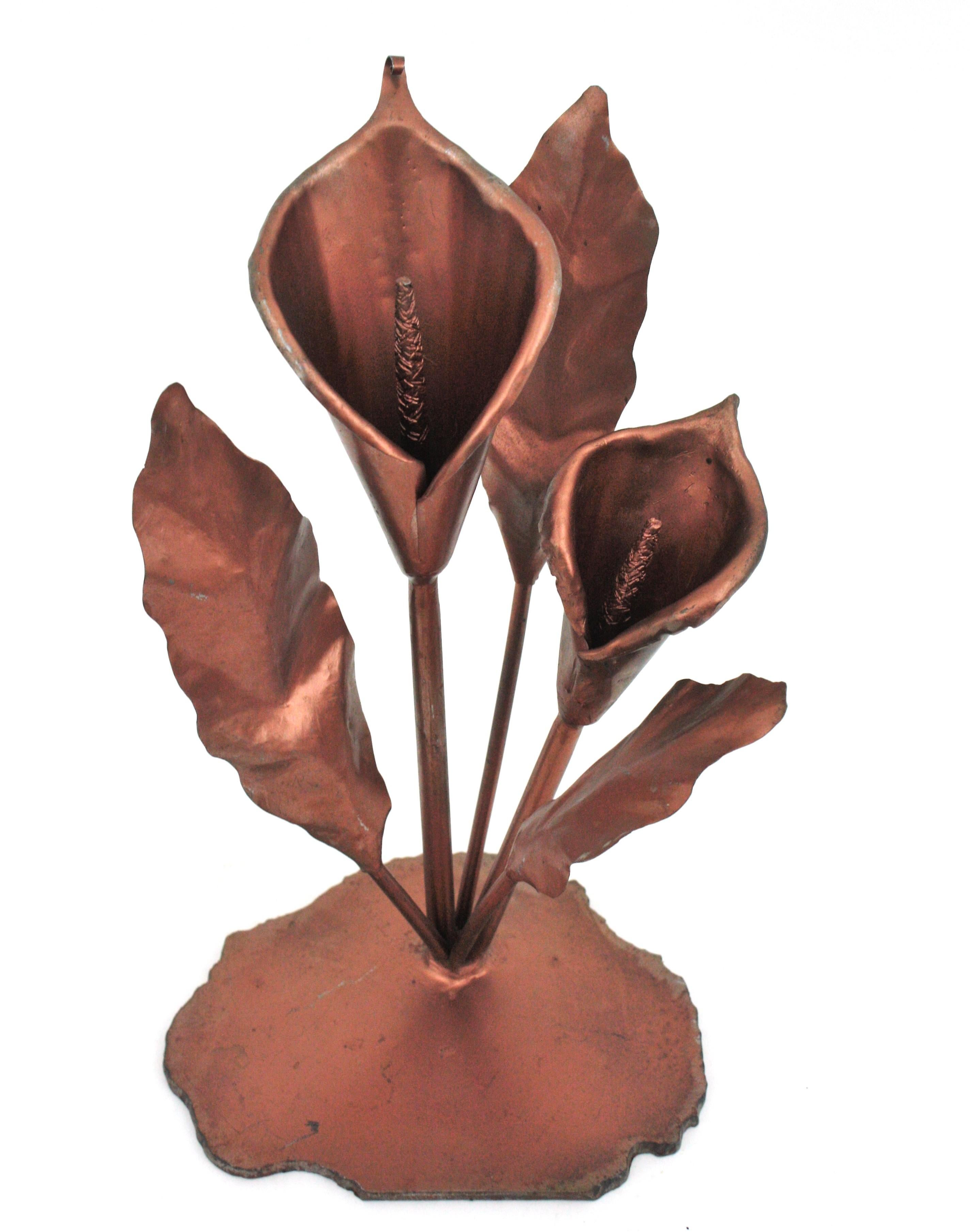 Calla Lily Foliage Flower Sculpure or Paperweight in Copper Metal In Good Condition For Sale In Barcelona, ES
