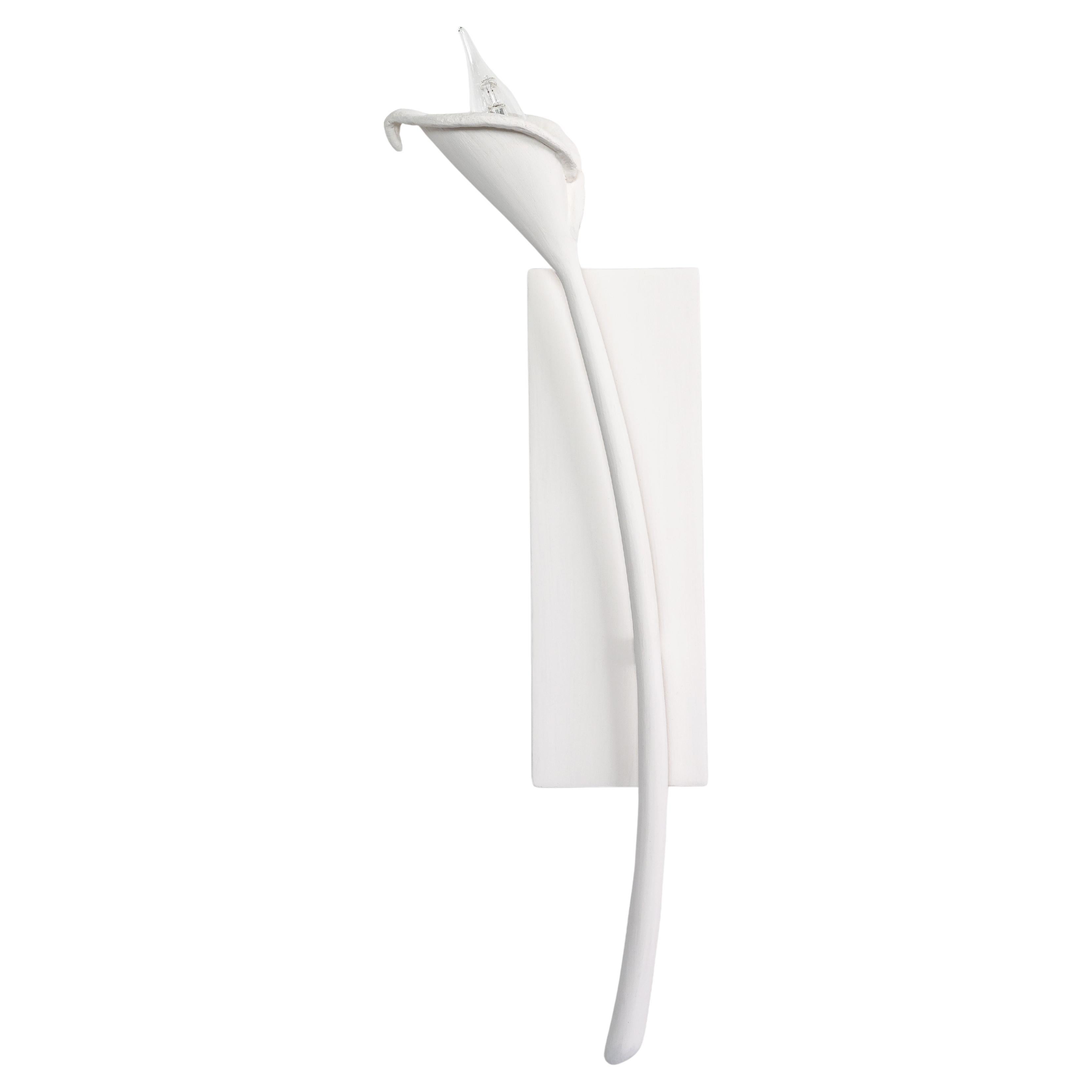 Giglio di Calla Sconce, Lampada da parete in gesso bianco di Benediko, versione sinistra