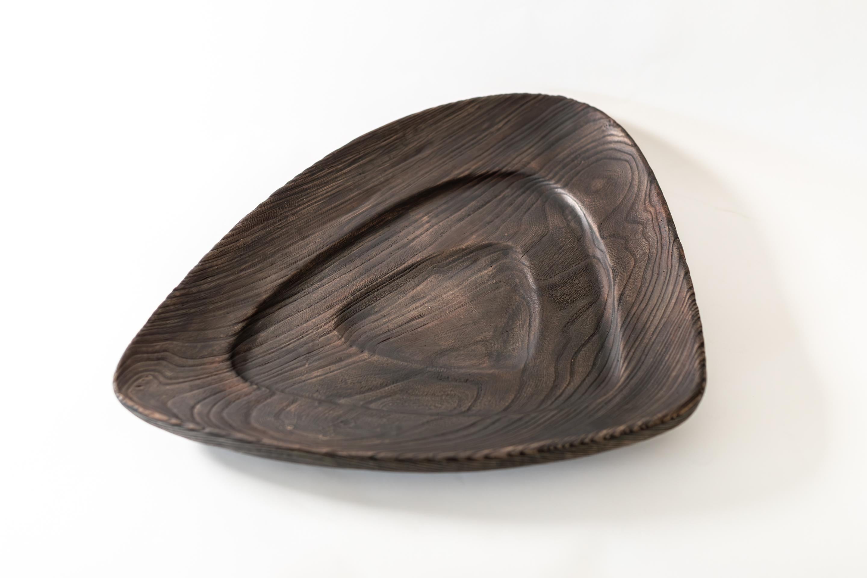 Créez des expériences gastronomiques mémorables avec notre exquis plateau Calla, où l'élégance expansive rencontre l'excellence artisanale dans une harmonie parfaite. 

Notre plat incarne la sophistication gracieuse avec ses proportions généreuses