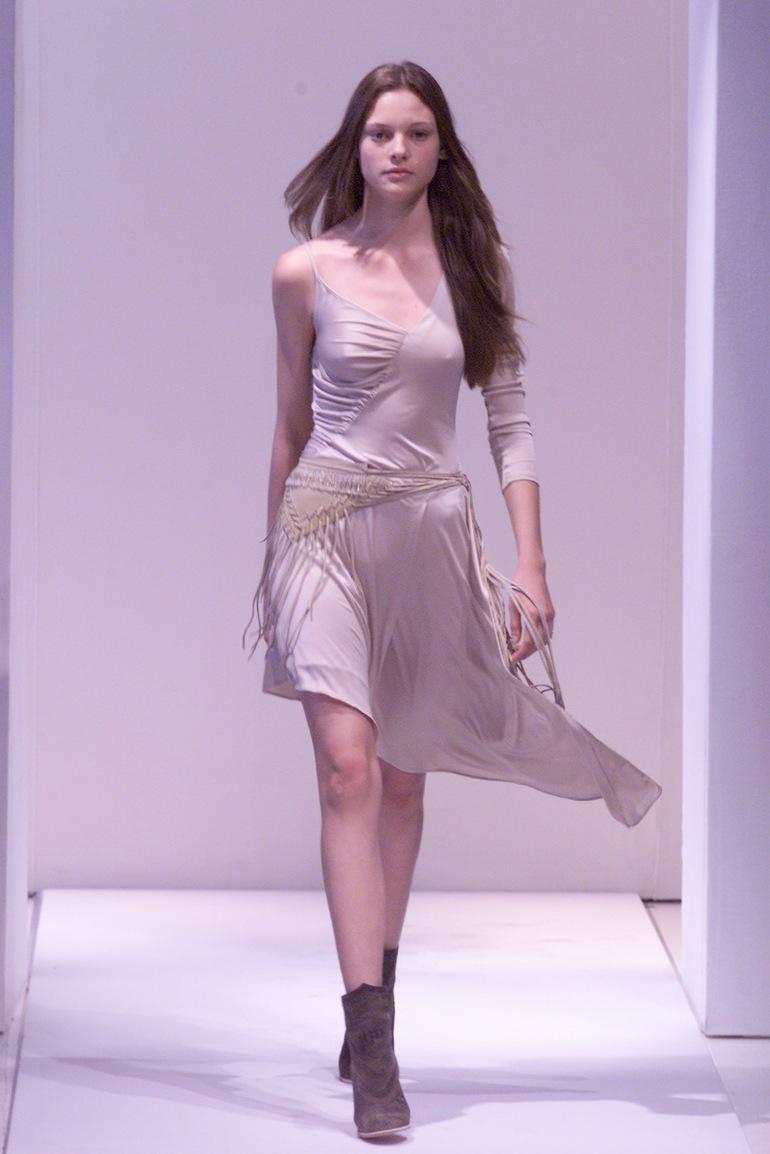 CALLAGHAN BY NICOLAS GHESQUIÈRE SS 01 Raro abito asimmetrico con drappeggio in vendita 3