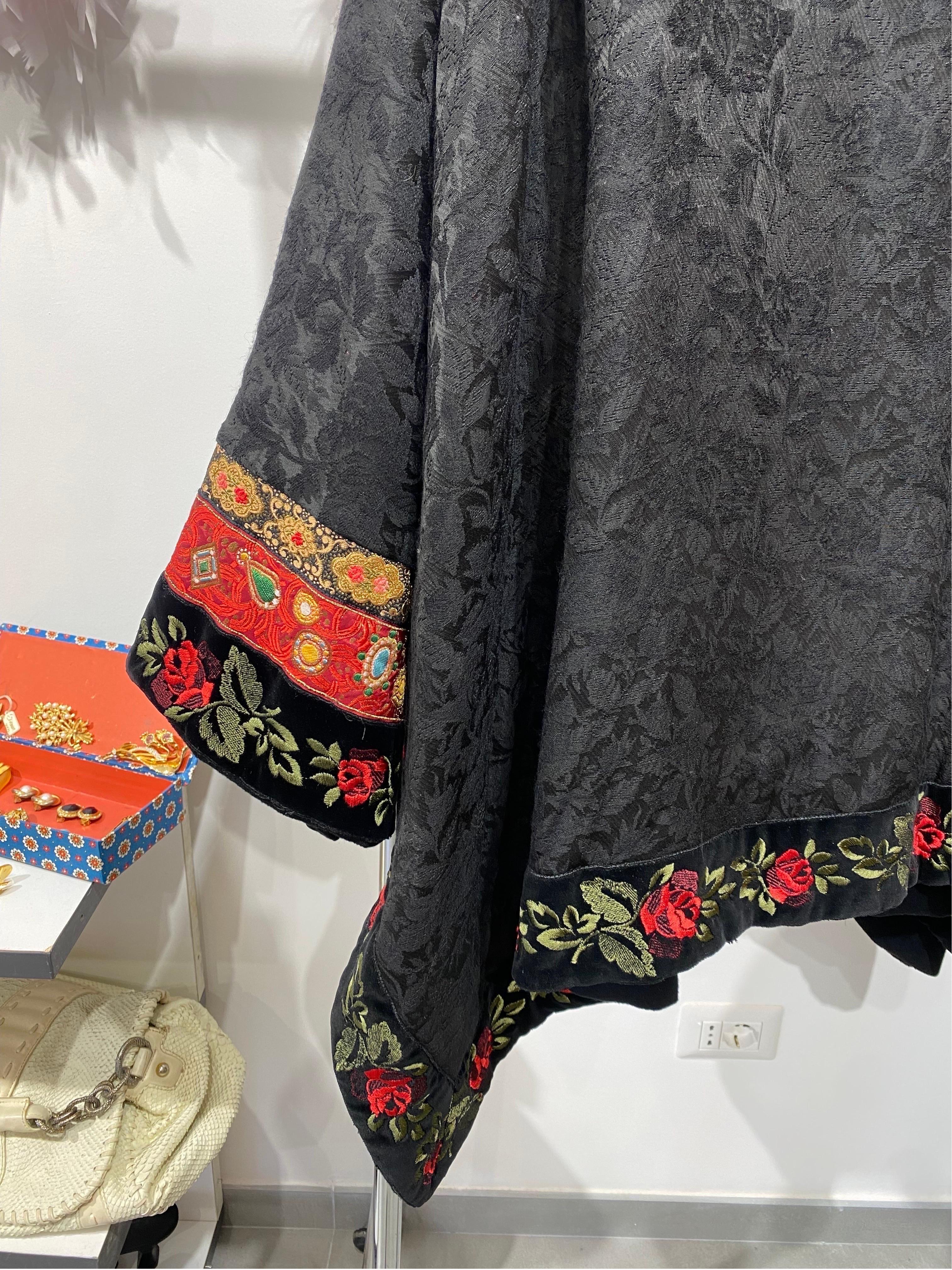 Women's or Men's Callaghan Fall Winter 1990 by Romeo Gigli red roses Balck Cape For Sale