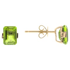 Callie Peridot-Ohrringe aus 10 Karat Gelbgold mit Smaragdschliff