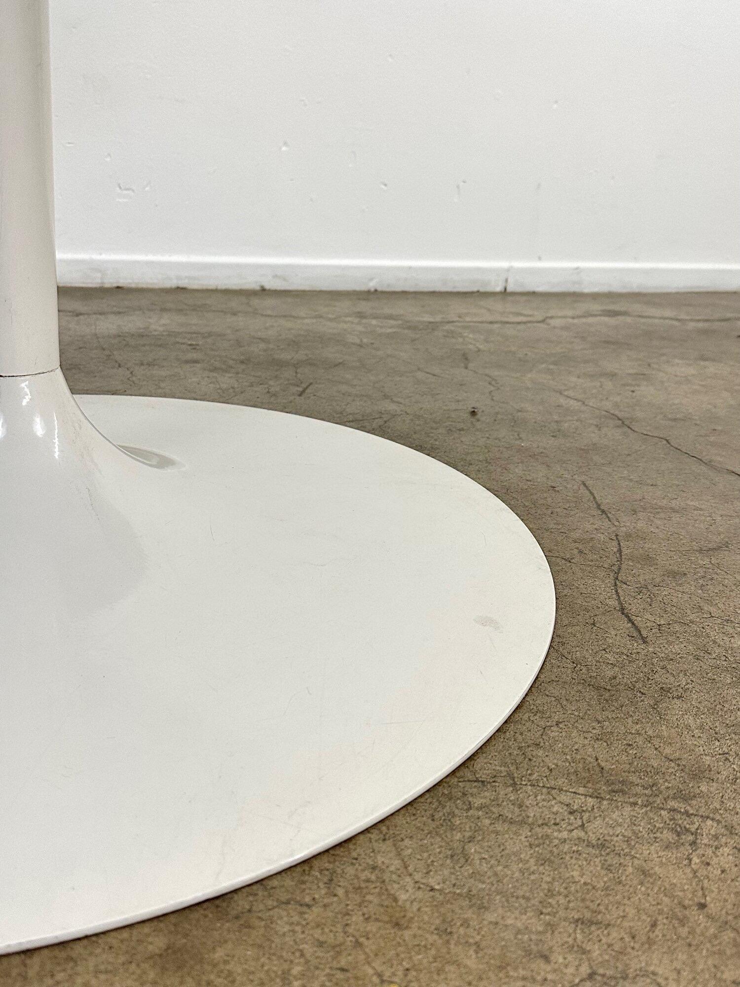Measures: W 47.5 D 47.5 H 30 

Vintage dining table in used condition. Item is structurally sound and has plenty of life left with no major damage. Surface does have small surface scratches throughout that are hard to see from a distance but