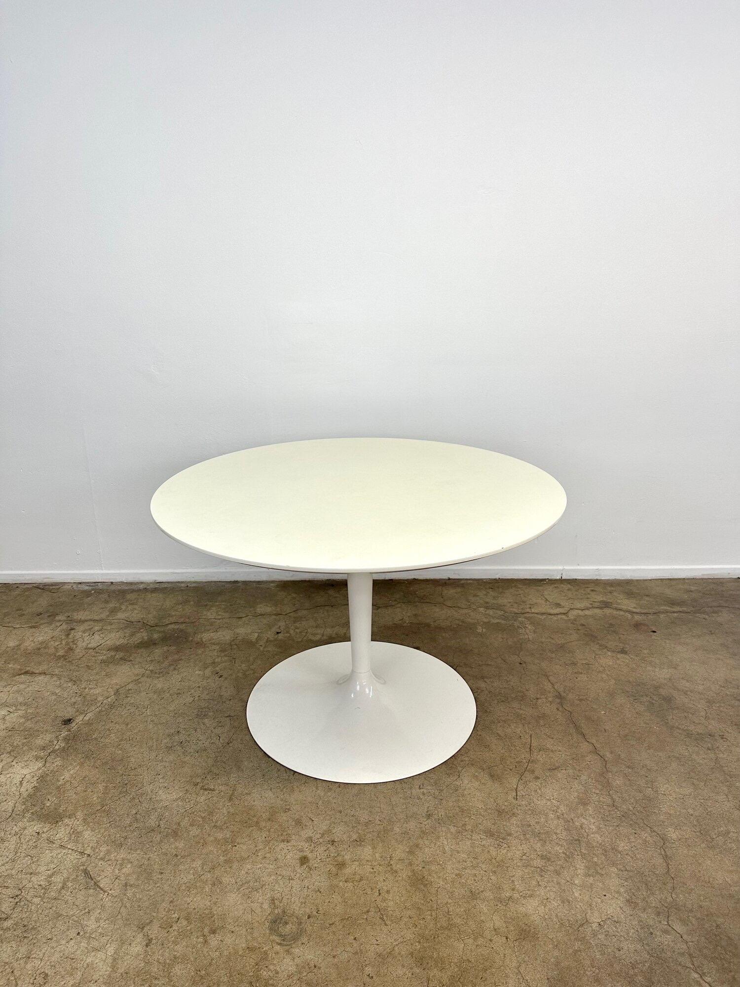 Calligaris Dining Table Made in Italy In Fair Condition In Los Angeles, CA