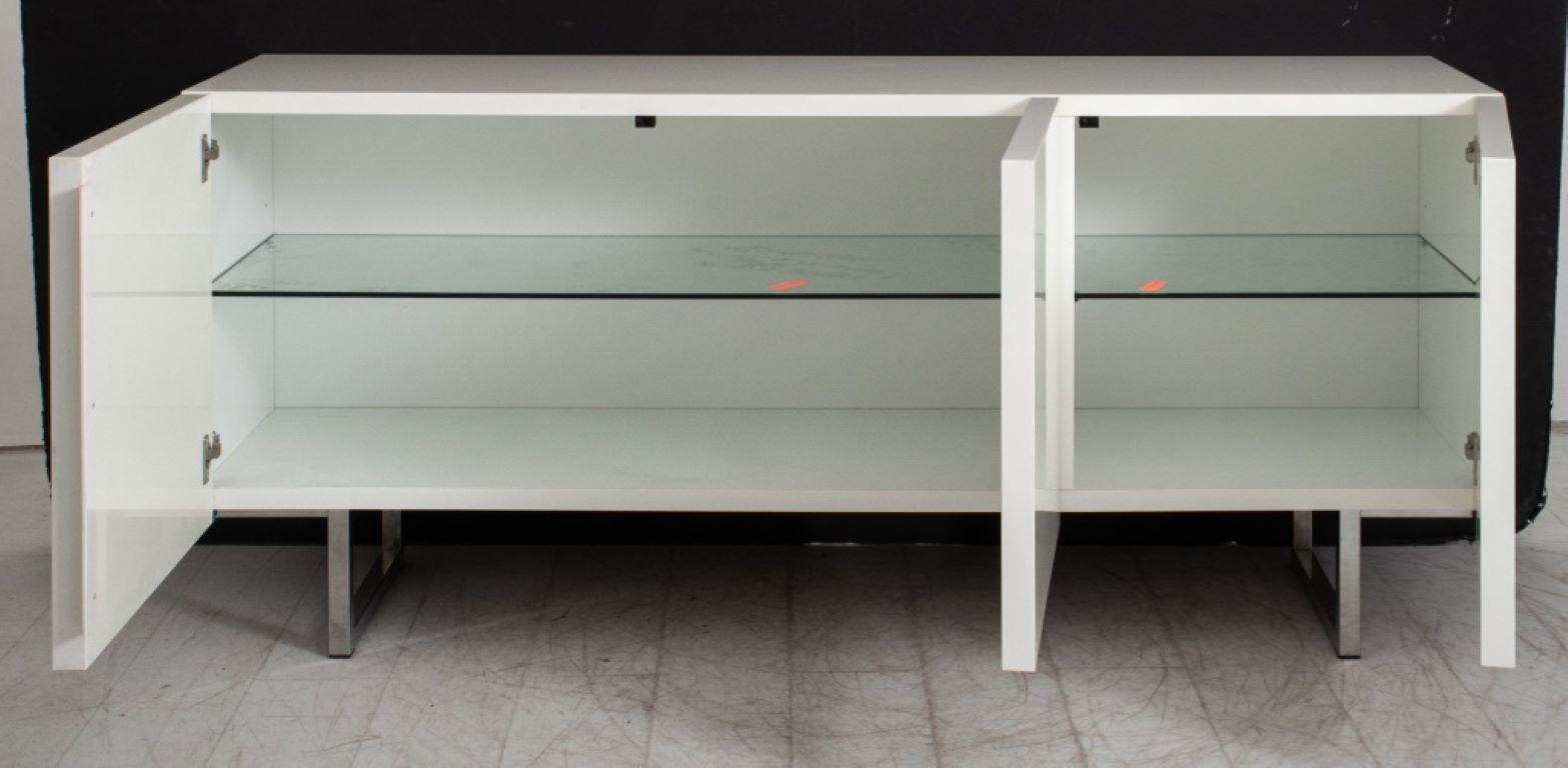 Calligaris Horizon Lacquered 3 Door Sideboard In Good Condition For Sale In New York, NY