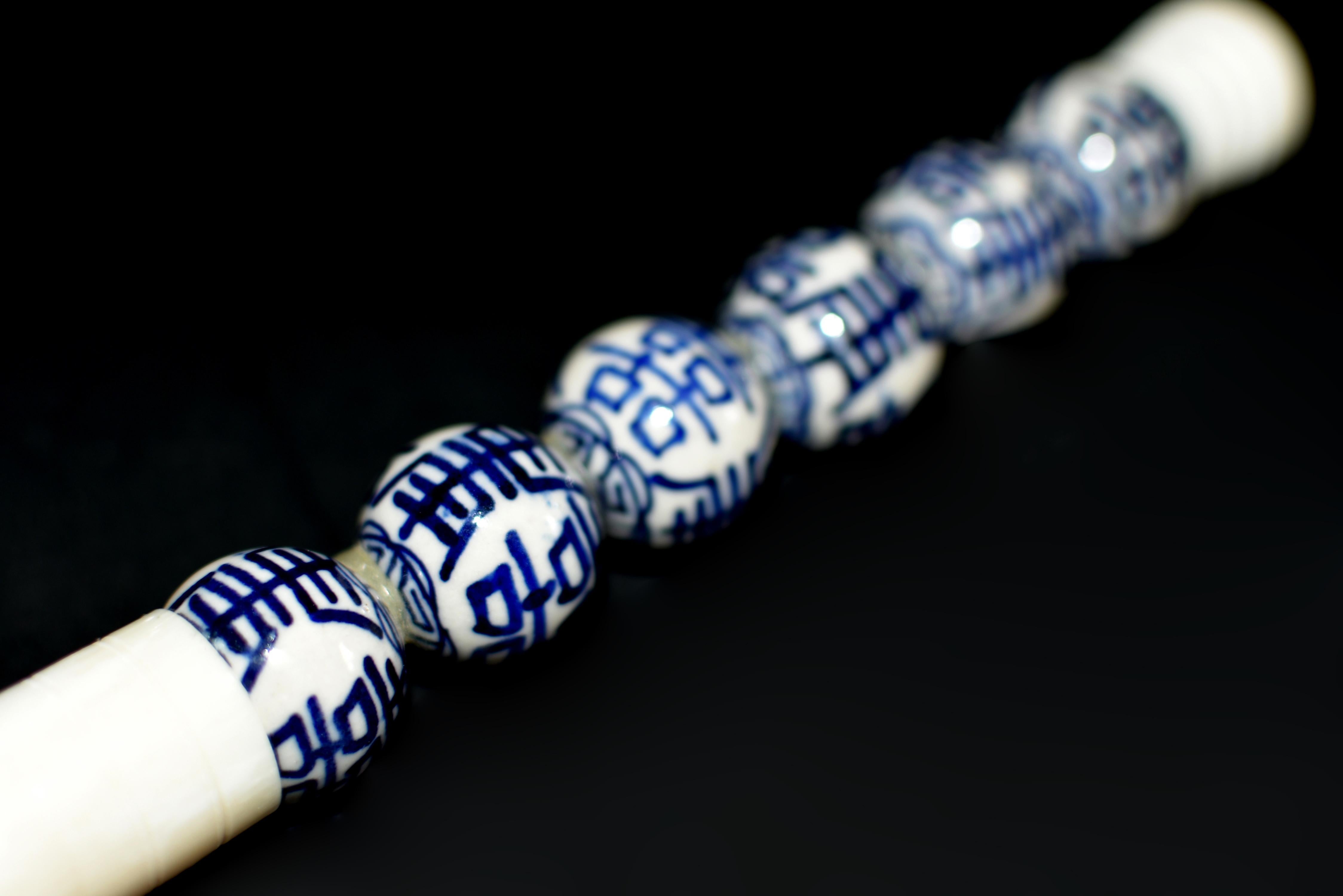 Porcelaine Broche de calligraphie double bonheur bleue et blanche en vente