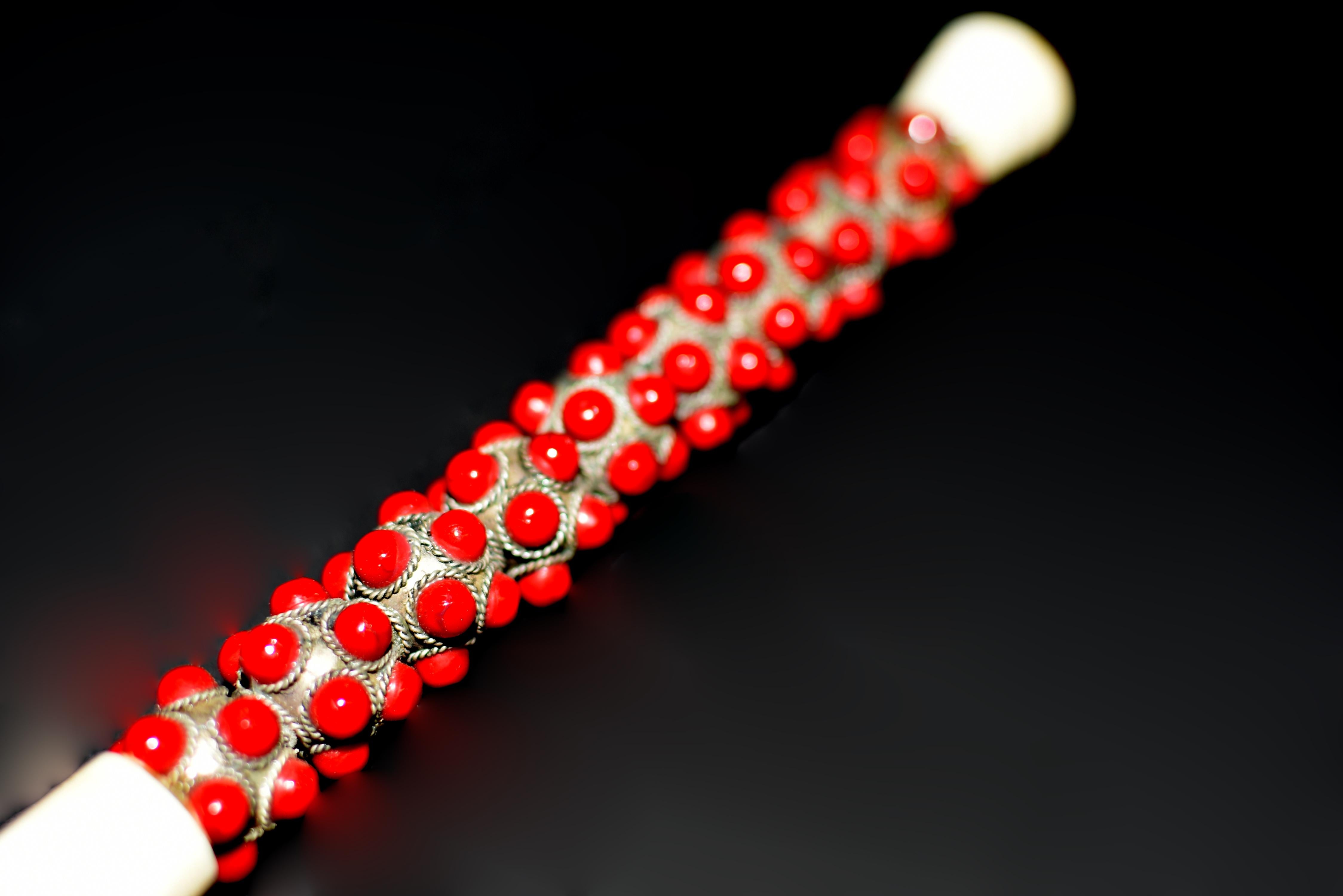 Kalligraphie Pinsel Filigran Rot Koralle Faux (Chinesisch) im Angebot