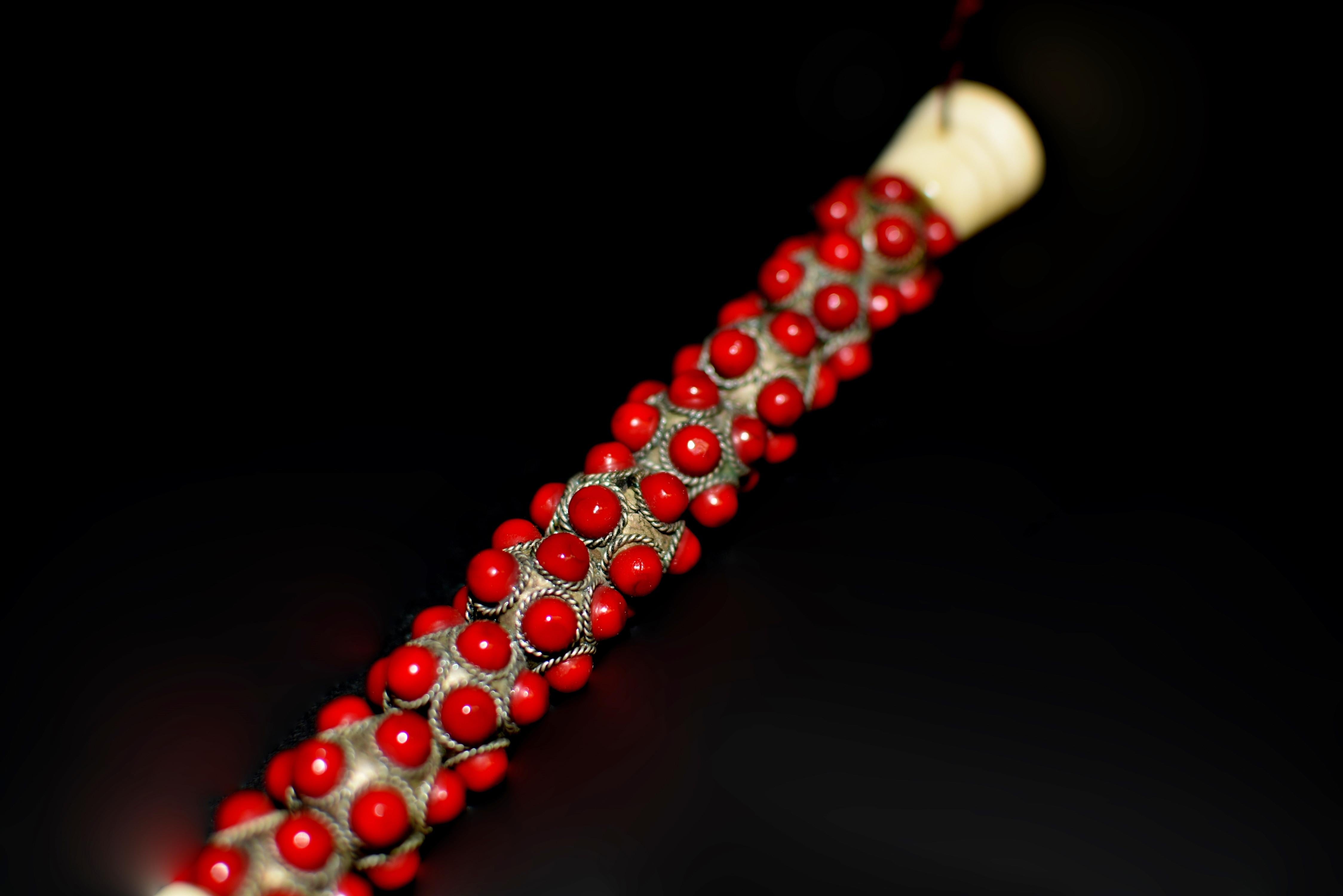 Kalligraphie Pinsel Filigran Rot Koralle Faux im Angebot 1